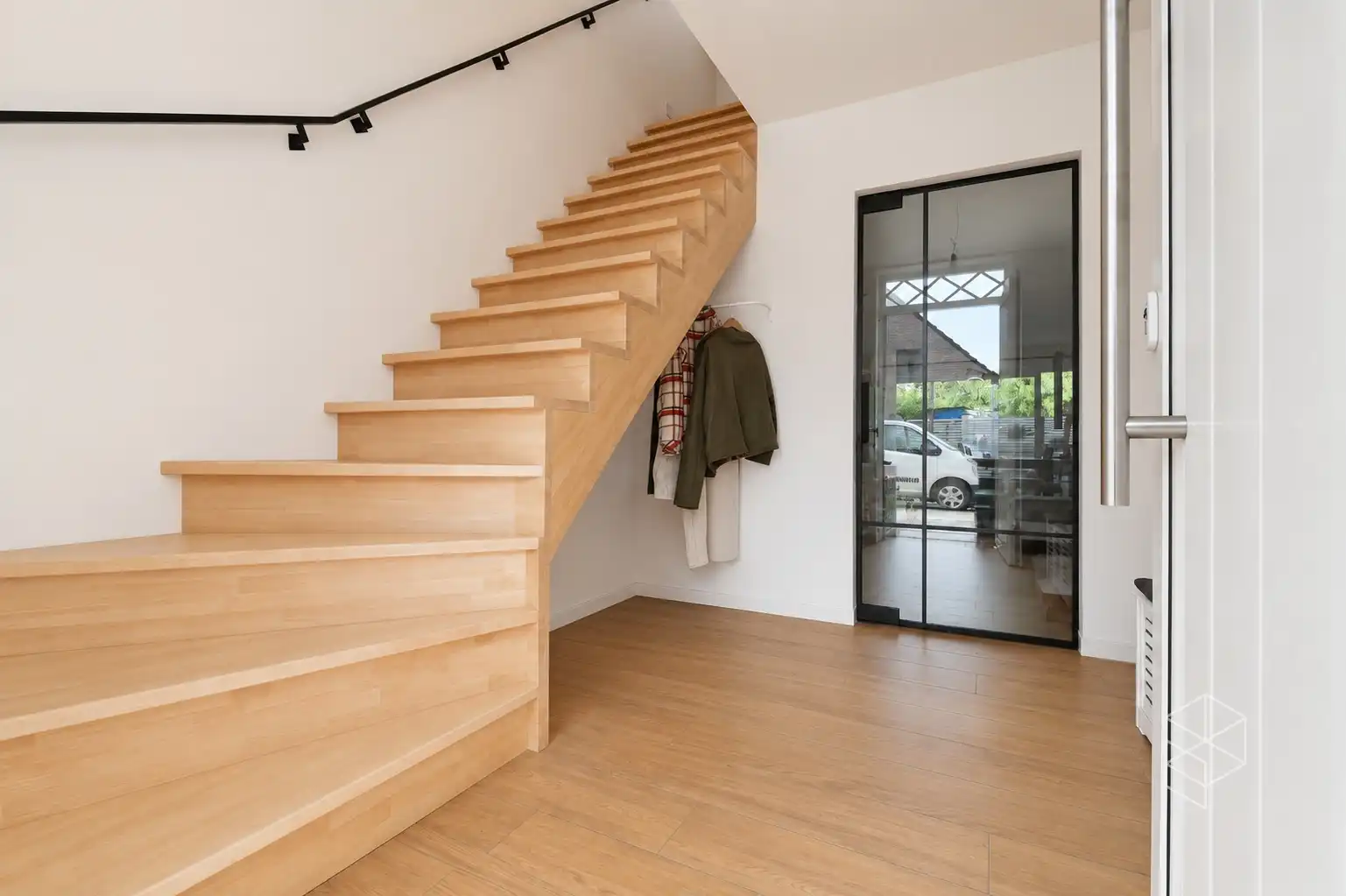 Recente (bj. 2024) royale woning &nbsp;met 3 grote SLPK en tuin op uiterst rustige locatie foto 6