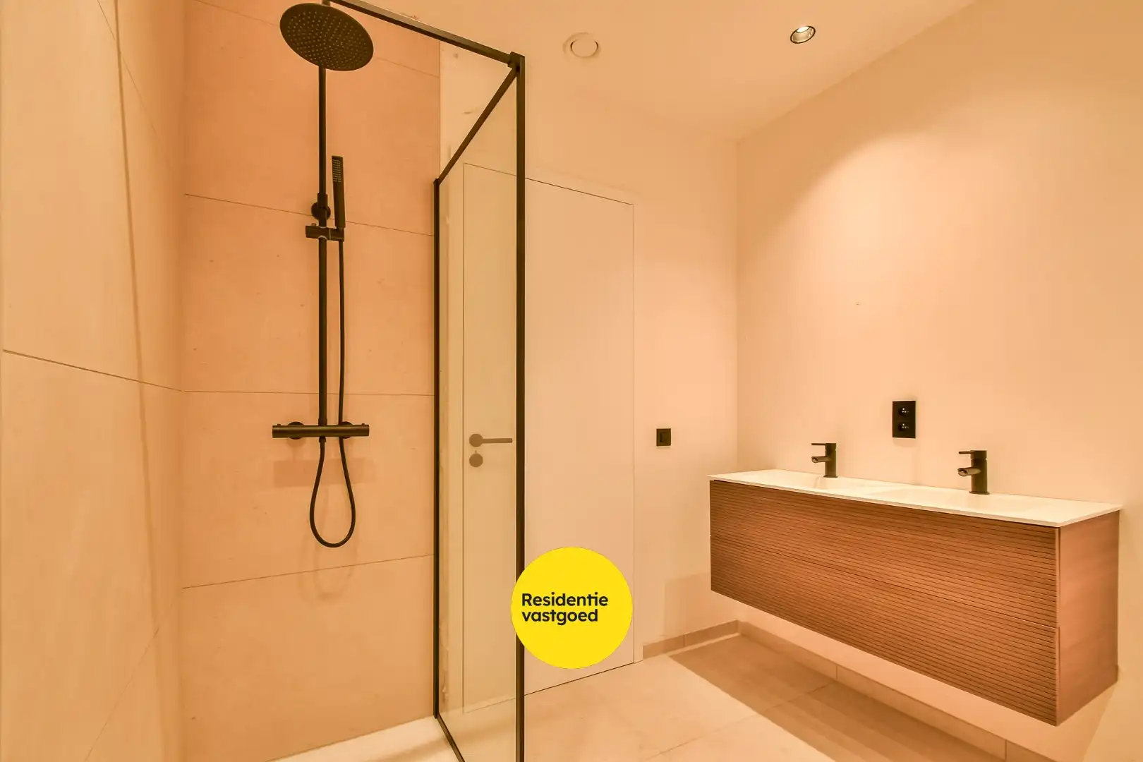 Ruime en kwalitatieve nieuwbouwwoning! foto 19