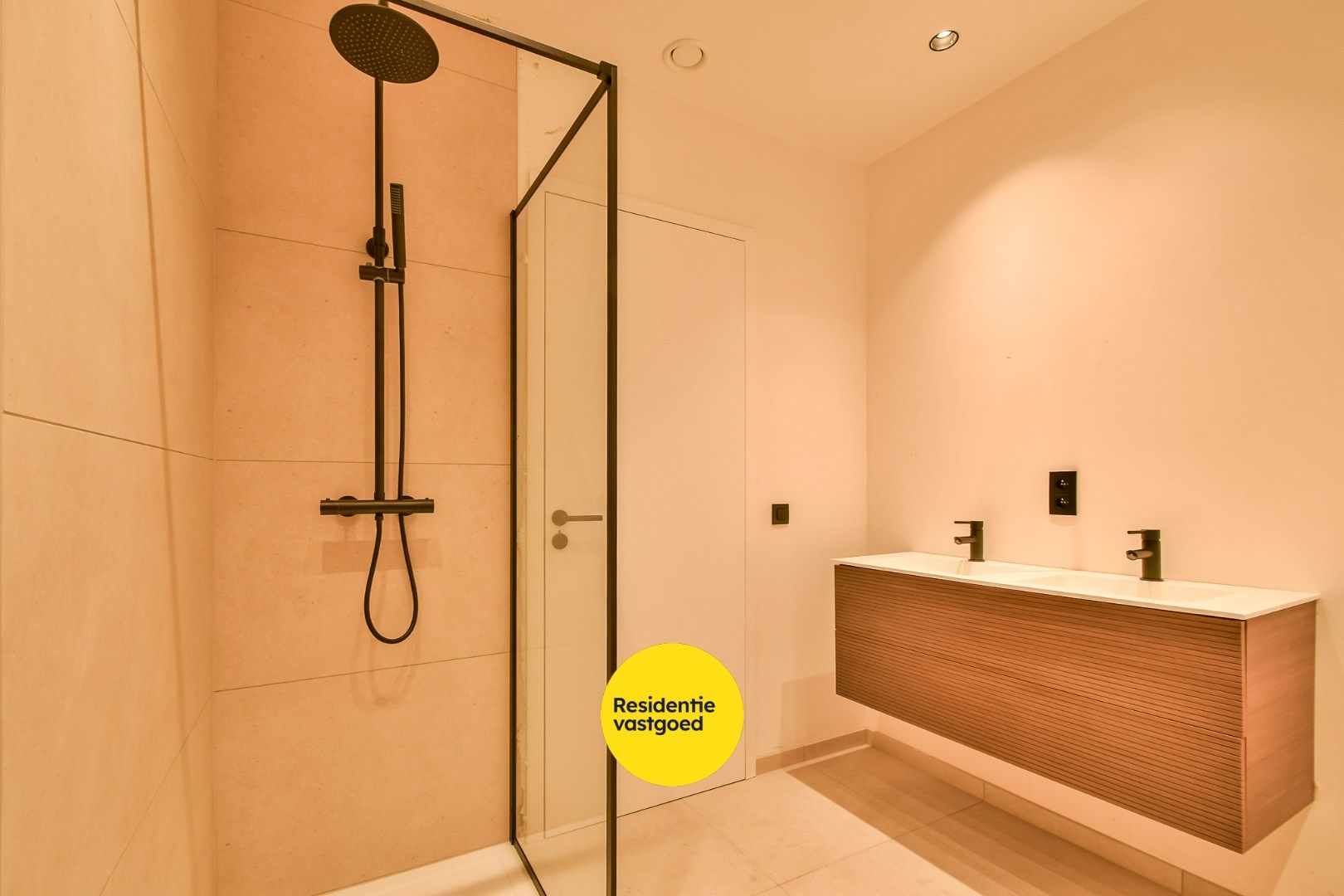 Ruime en kwalitatieve nieuwbouwwoning! foto 18