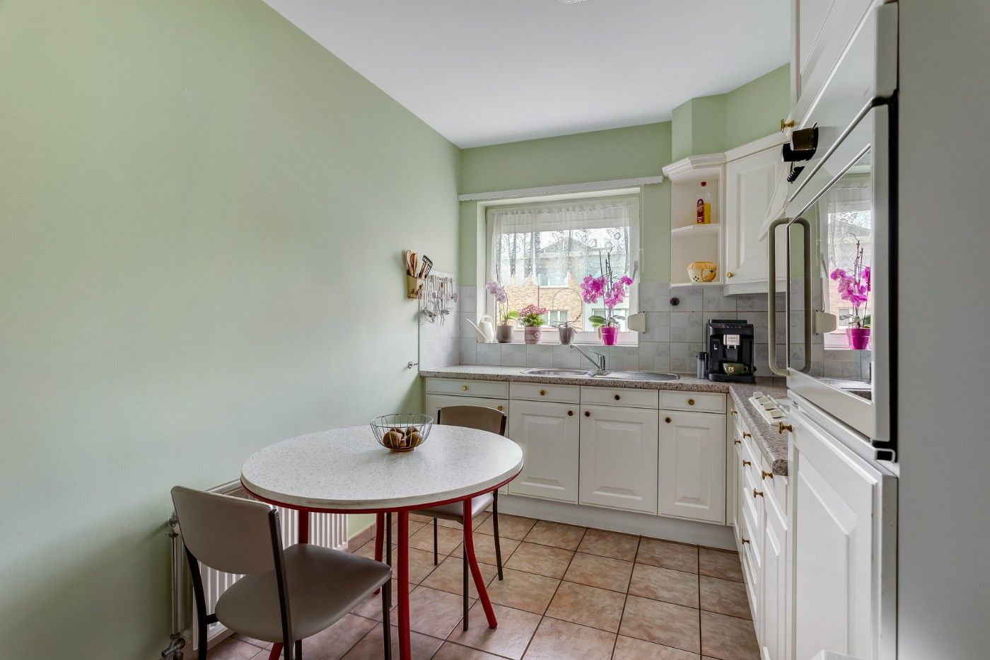 Keurig, riant appt. op 1e verd. met lift, 2 slpk., balkon en ondergrondse staanplaats foto 8