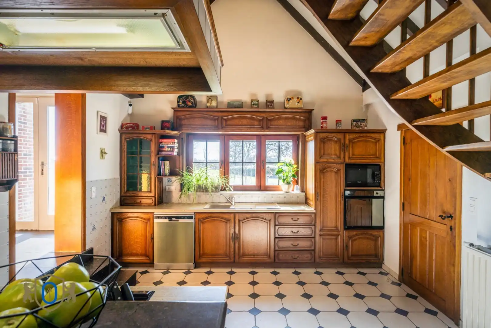 Landhuis met meerdere bijgebouwen foto 9