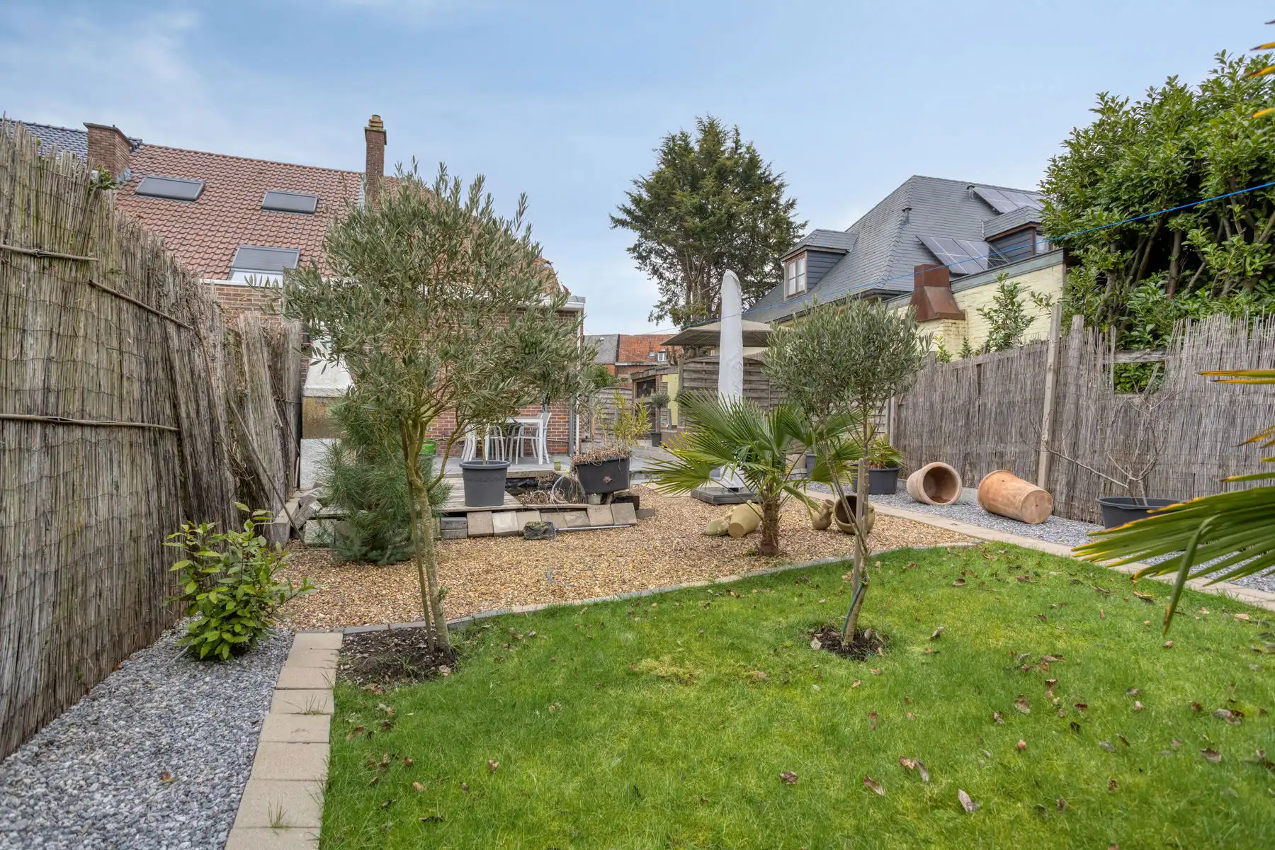 Halfopen met grote slaapkamers en zuidgerichte tuin foto 28