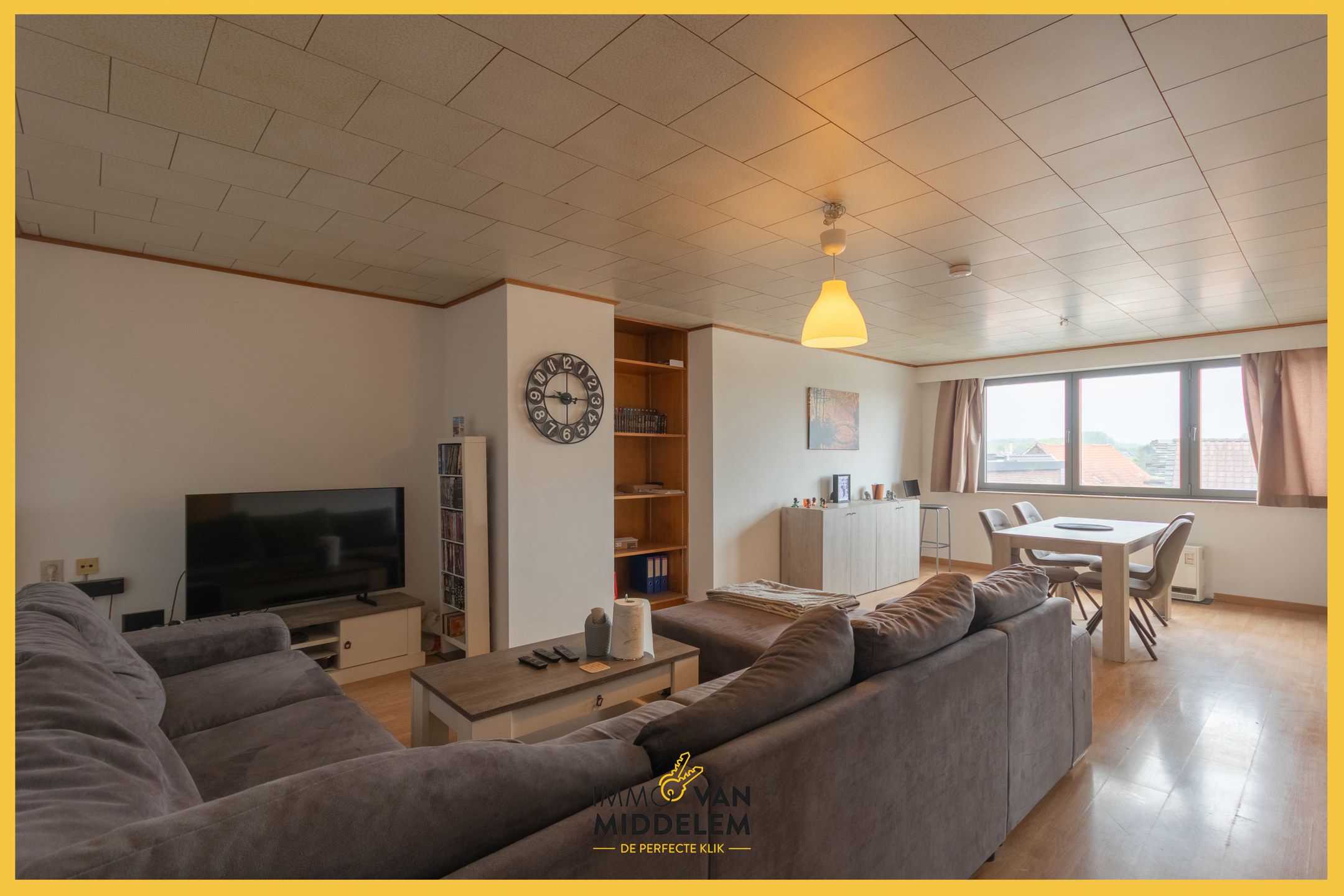 LICHTRIJK EN RUIM APPARTEMENT MET 2 KAMERS & GARAGE  foto 4