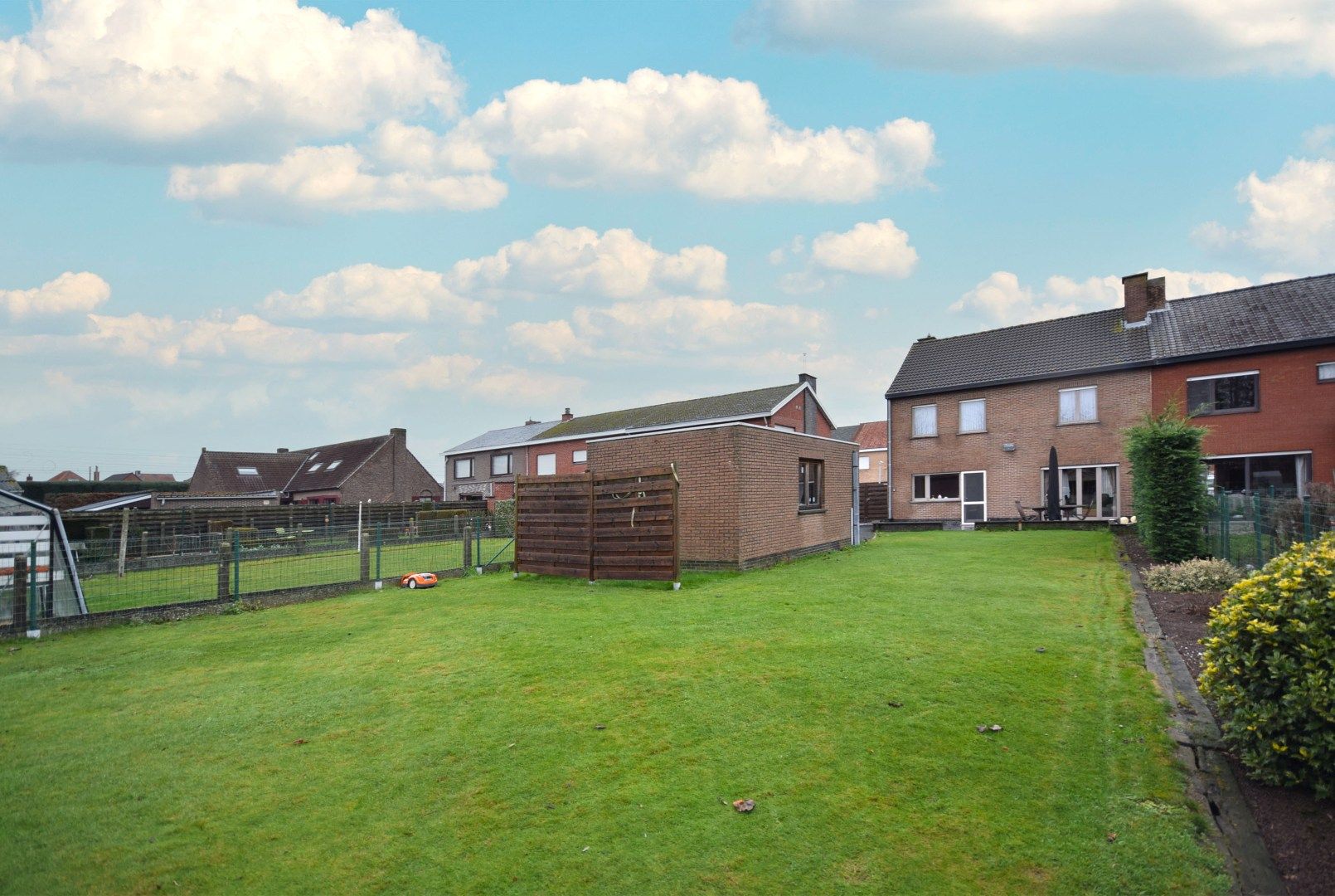 ZEER RUIME EN GOED ONDERHOUDEN HALF OPEN BEBOUWING foto 23