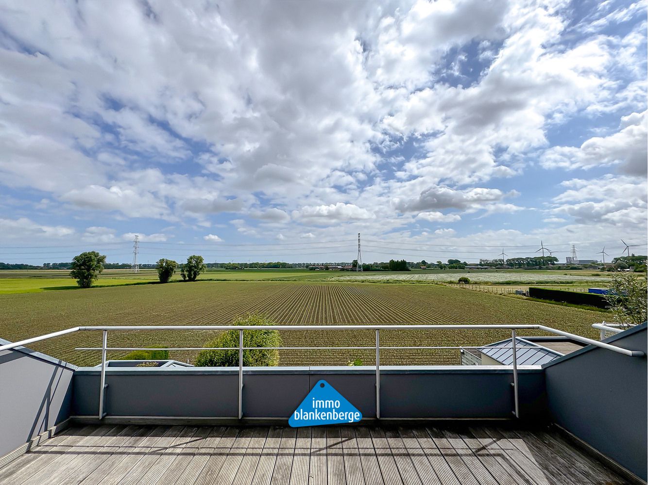 Ruim Appartement met Twee Slaapkamers en Prachtig Landelijk Zicht foto 3