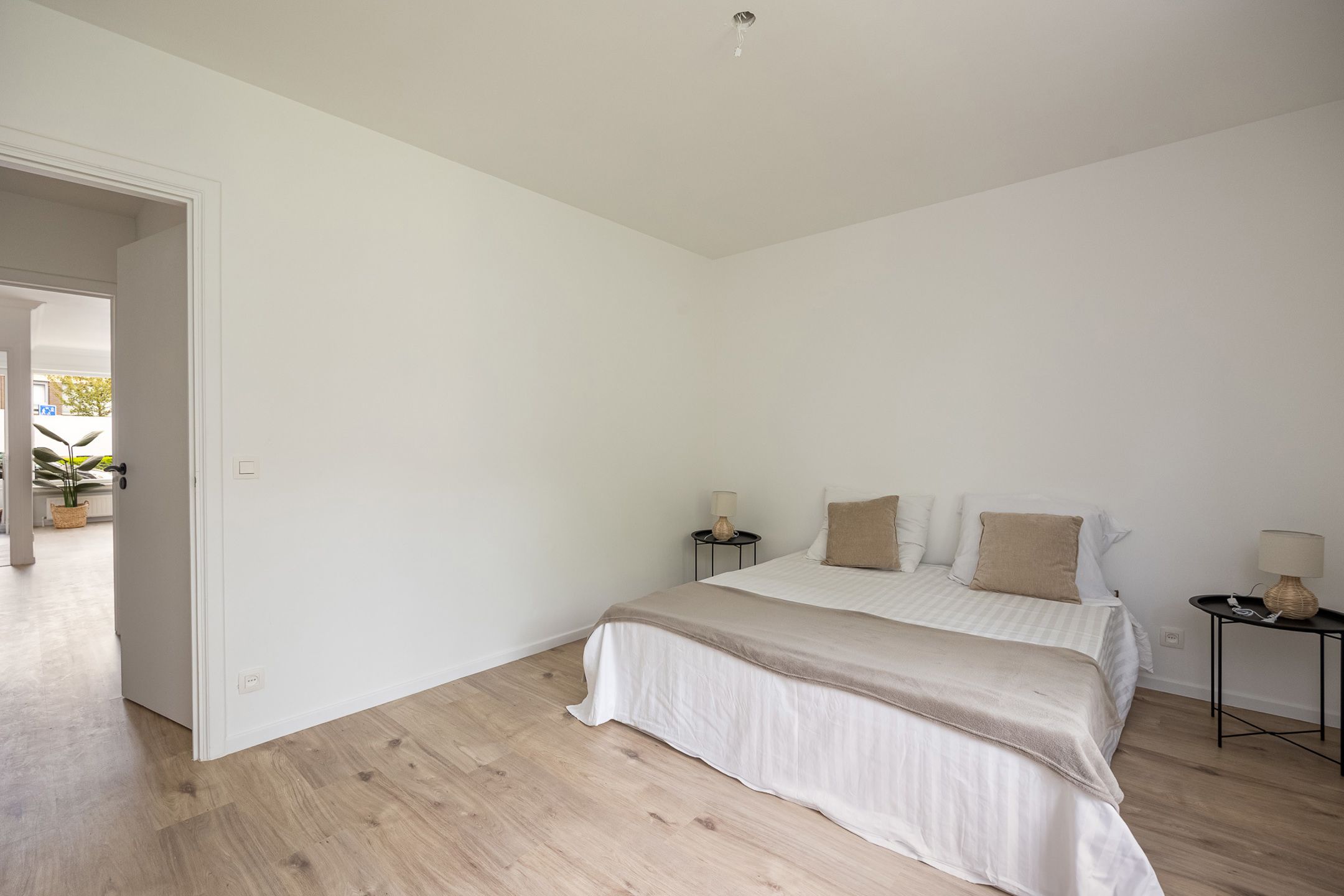 Gerenoveerd gelijkvloers appartement met tuin foto 17