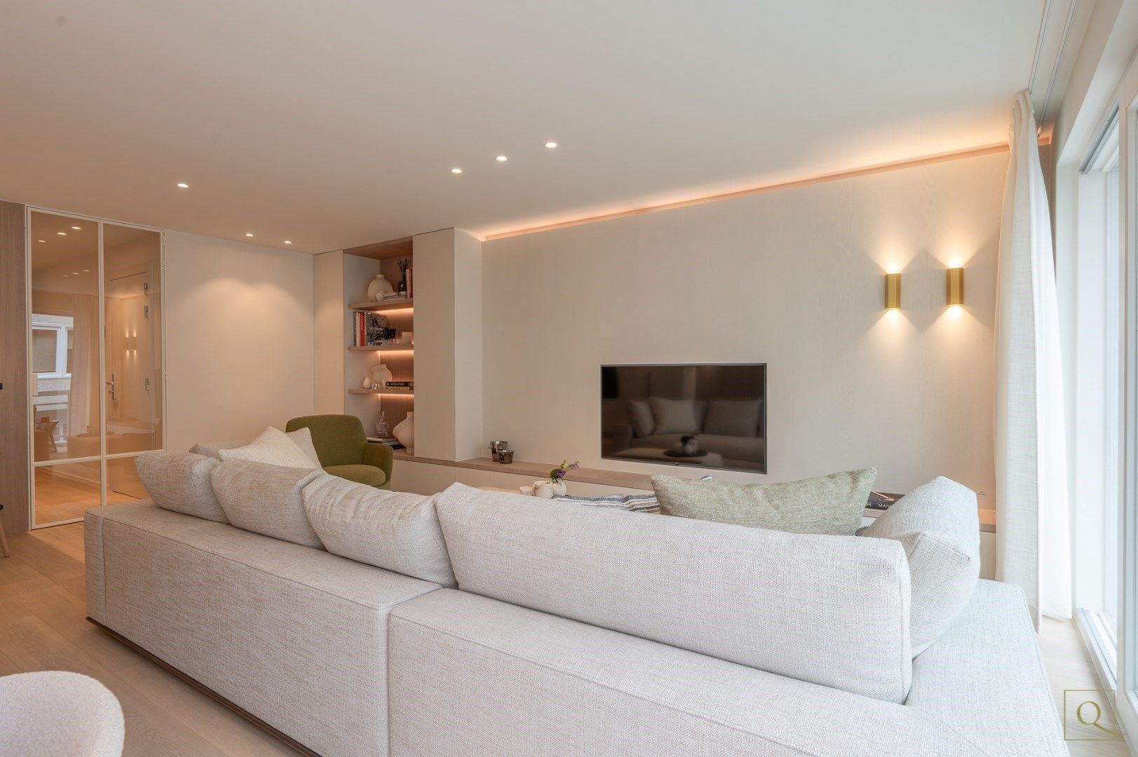 Uitzonderlijk luxueus afgewerkt appartement centraal gelegen in een rustige zijstraat van de Dumortierlaan, garagebox op het gelijkvloers. foto 4