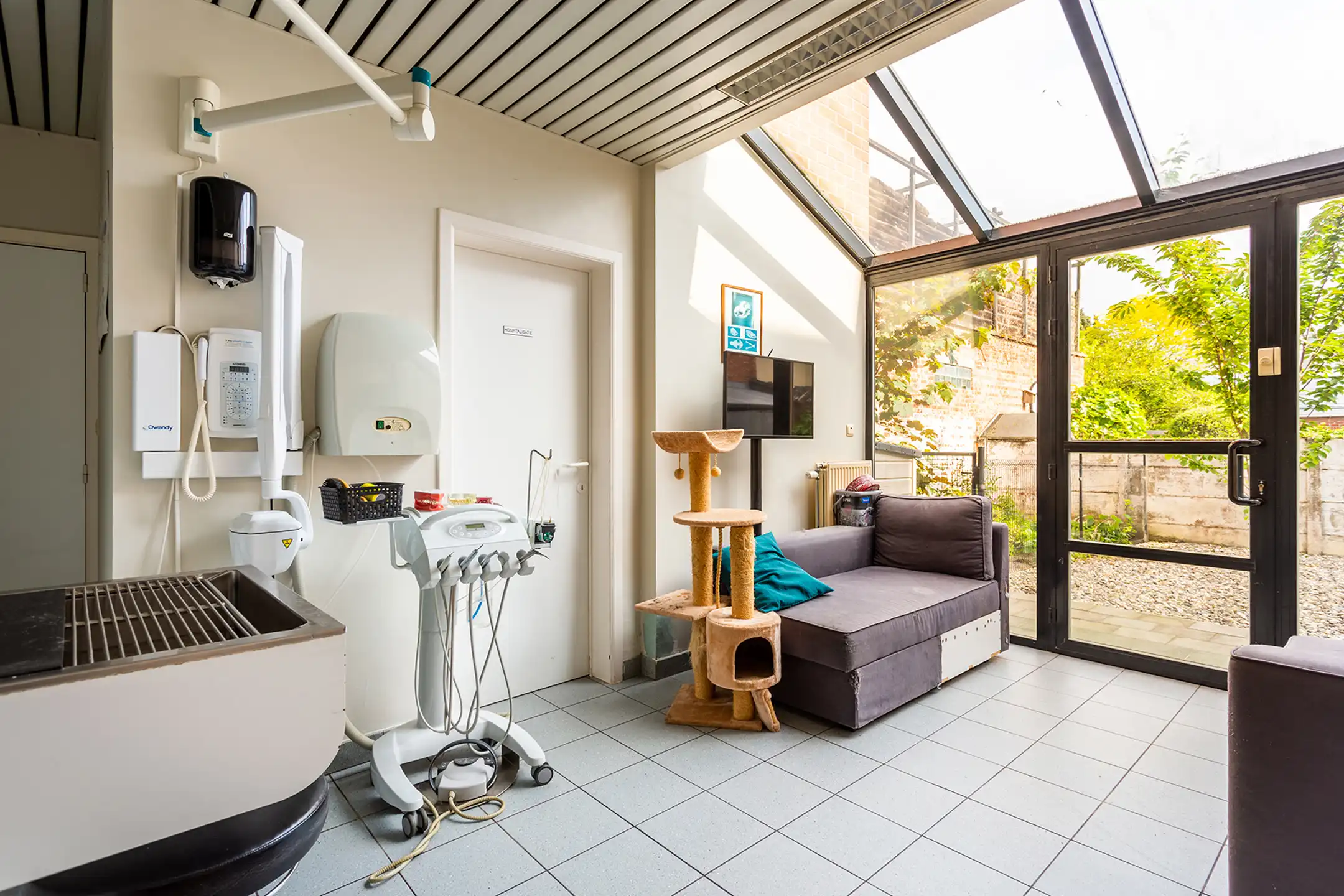 Ruim handelsgelijkvloers op toplocatie te Hove centrum foto 12