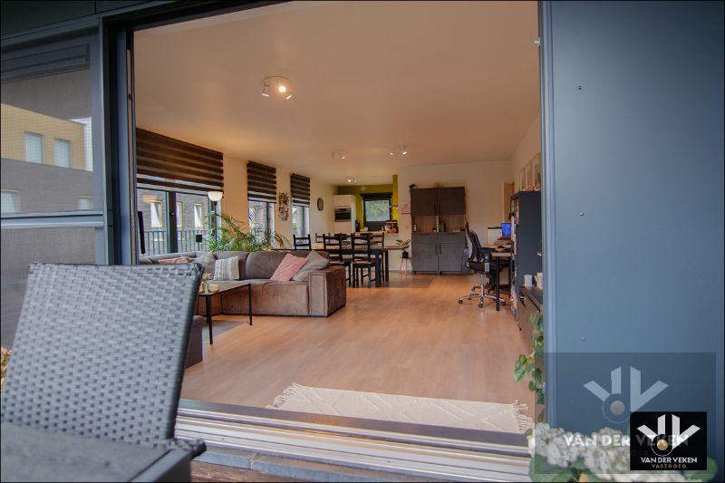 Ruim appartement met overdekt terras op gunstige locatie in Hasselt foto 7