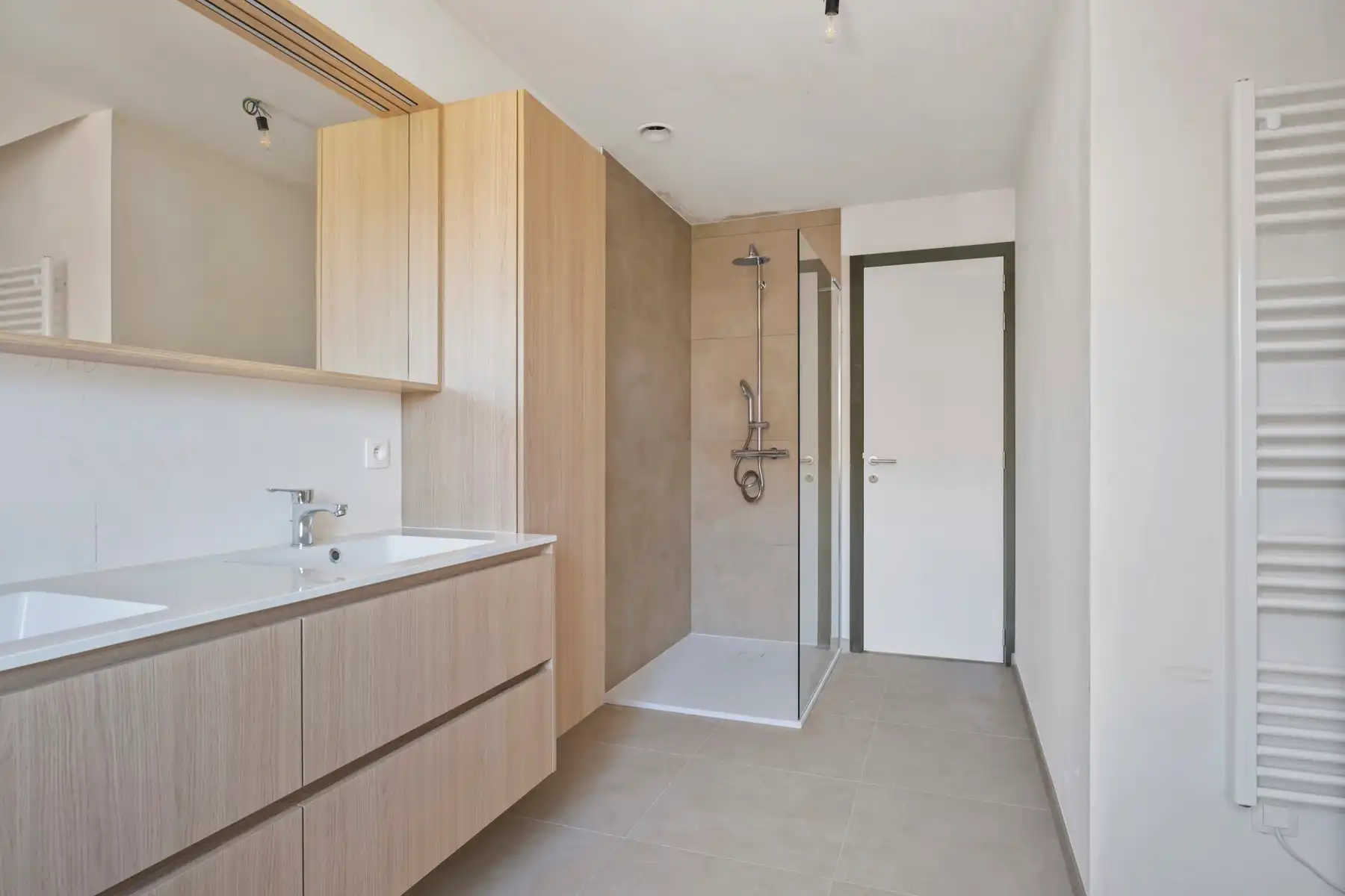 Nieuwbouw afgewerkte woning te Jabbeke - 6% BTW mogelijk foto 9