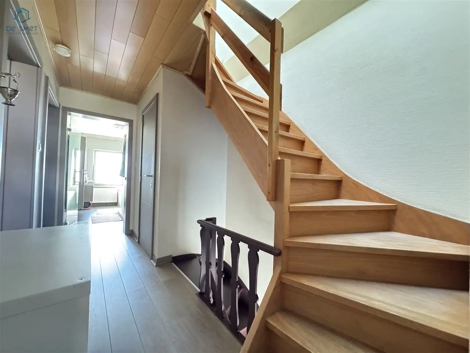 Verrassend ruime instapklare woning met 5 slaapkamers, garage en zonnepanelen! foto 16