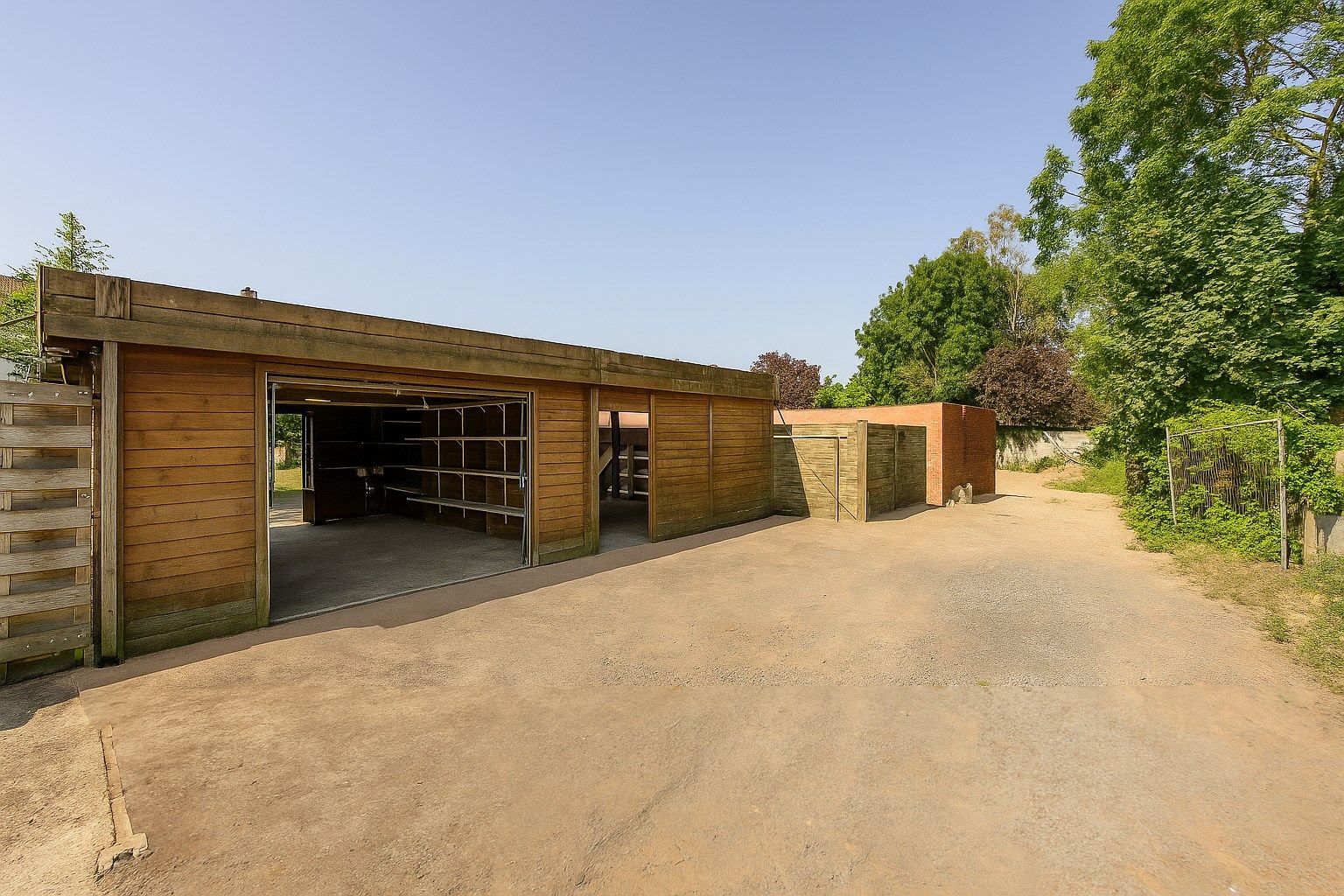 PRACHTIGE HERENWONING MET TUIN | GARAGES & TOEGANG ACHTEROM foto 4