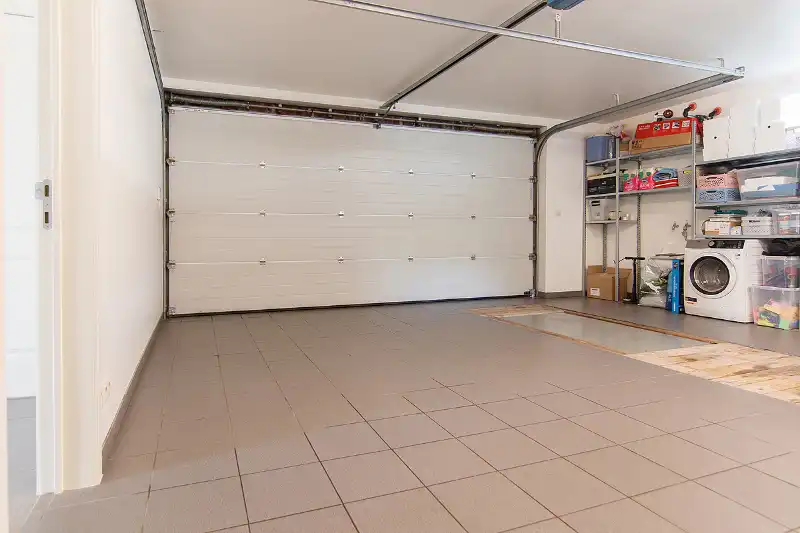 Ruime, volledig instapklare en omheinde gezinswoning met schaarlift naar de kelder op een perceel van maar liefst 13 aren 62 centiaren! foto 32