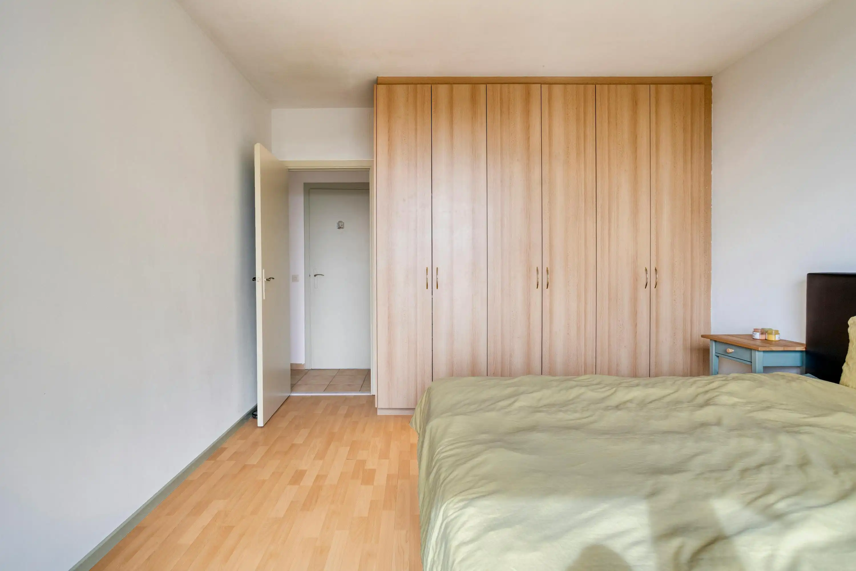 Instapklaar 2-slaapkamerappartement te koop in Berchem foto 11