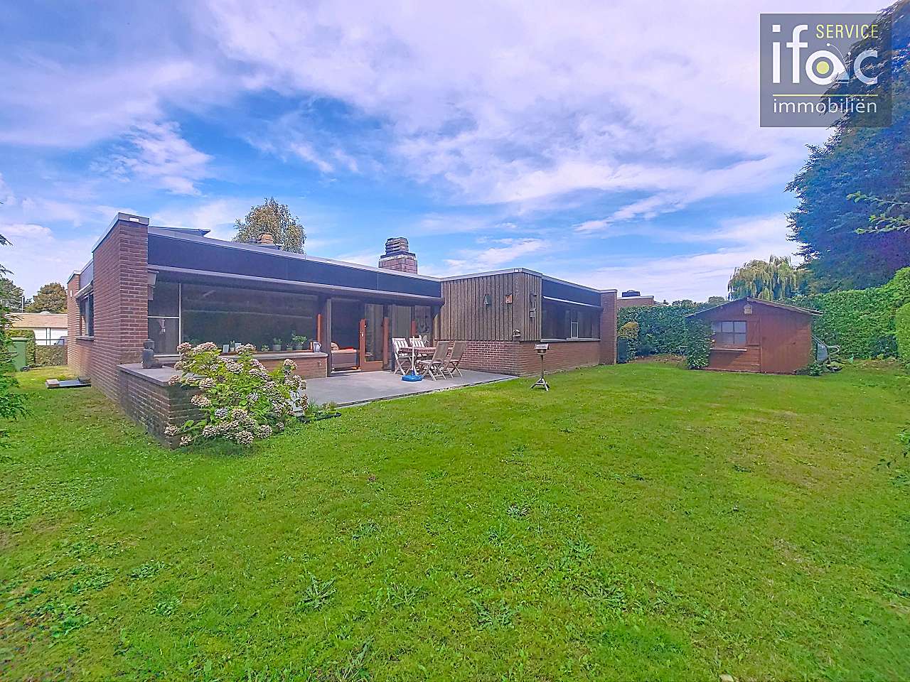 Bungalow te koop foto {{pictureIndex}}