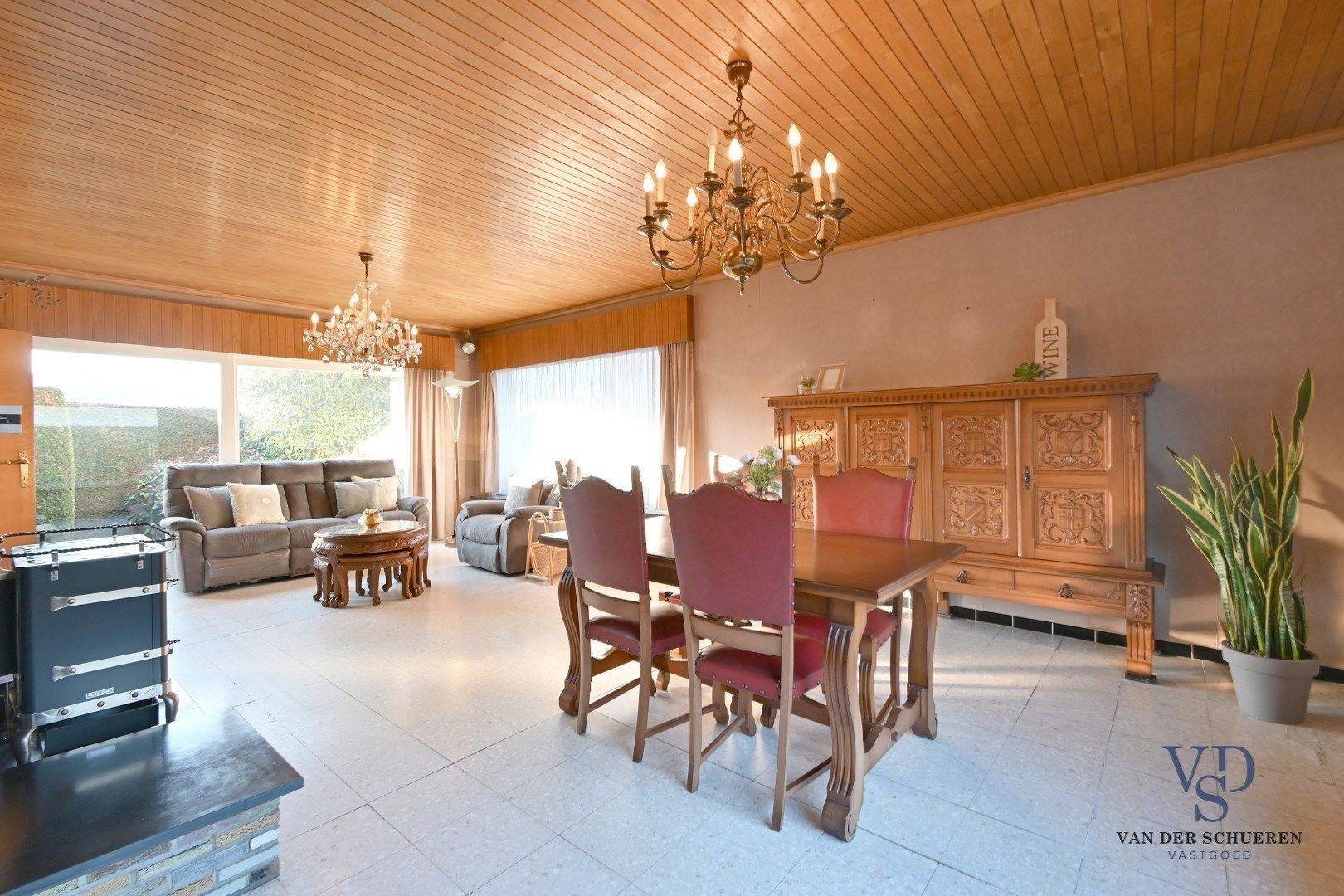 Degelijke bungalowwoning gelegen in een rustige verkaveling foto 6