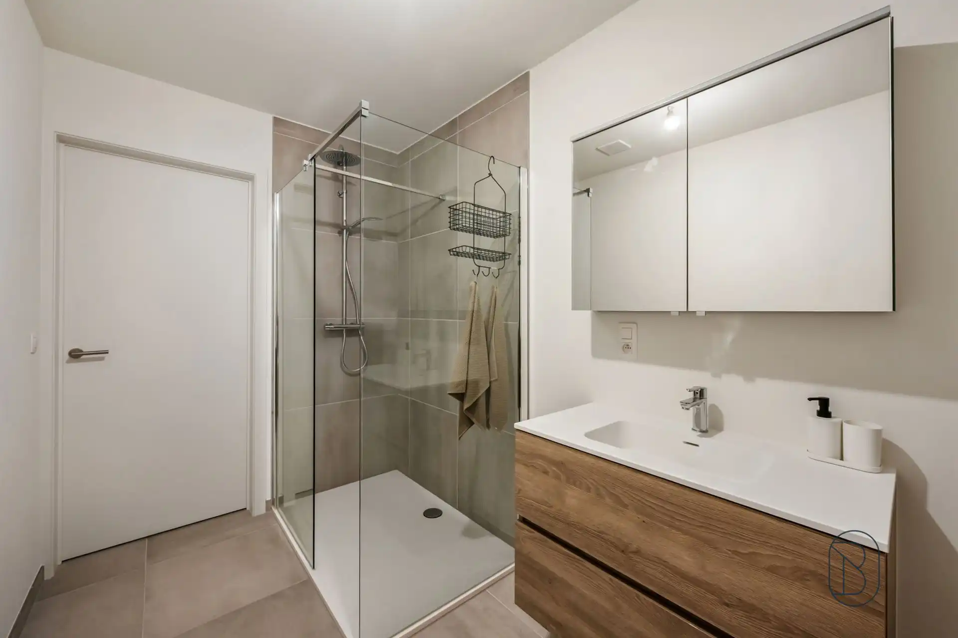 Kwalitatieve moderne energiezuinige luxe-woning met tuin. foto 45