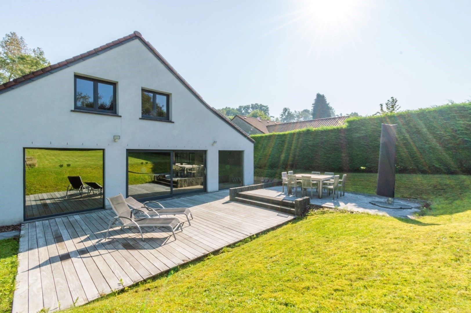  Ruime en integraal vernieuwde villa met zuid-tuin ! foto {{pictureIndex}}