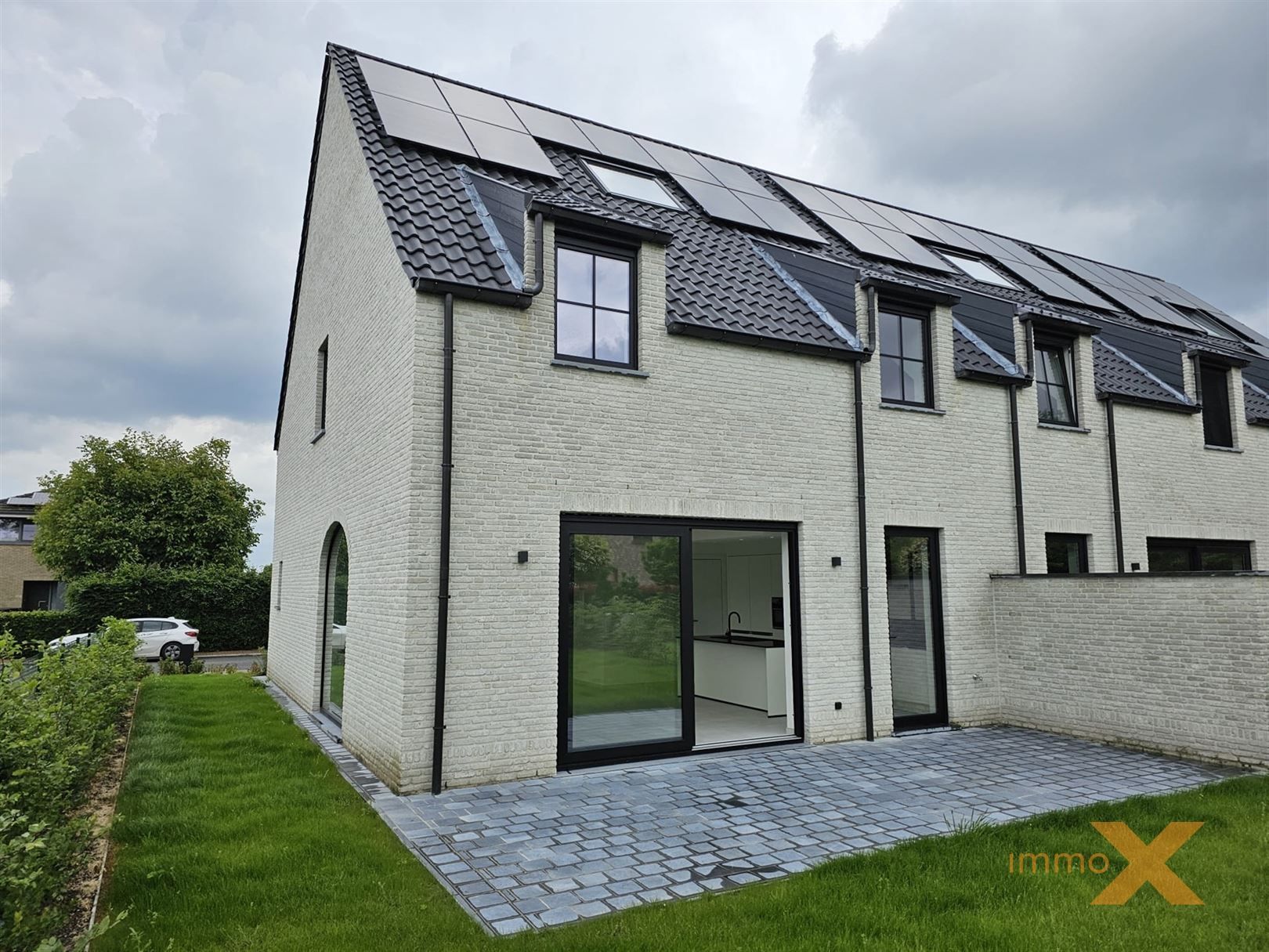 PRACHTIG AFGEWERKTE NIEUWBOUWWONING foto 3