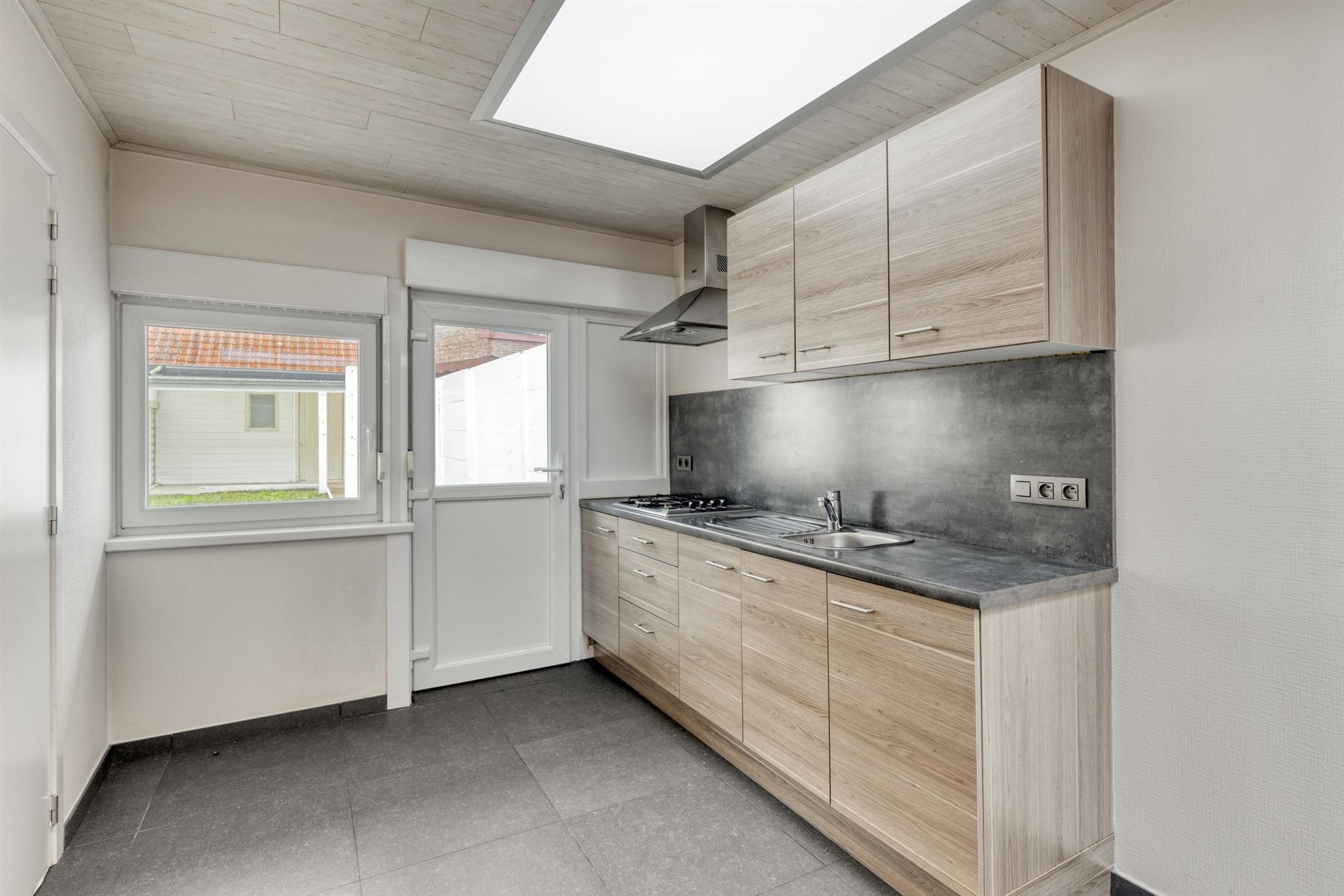 Verzorgde rijwoning, goed bereikbaar. foto 6