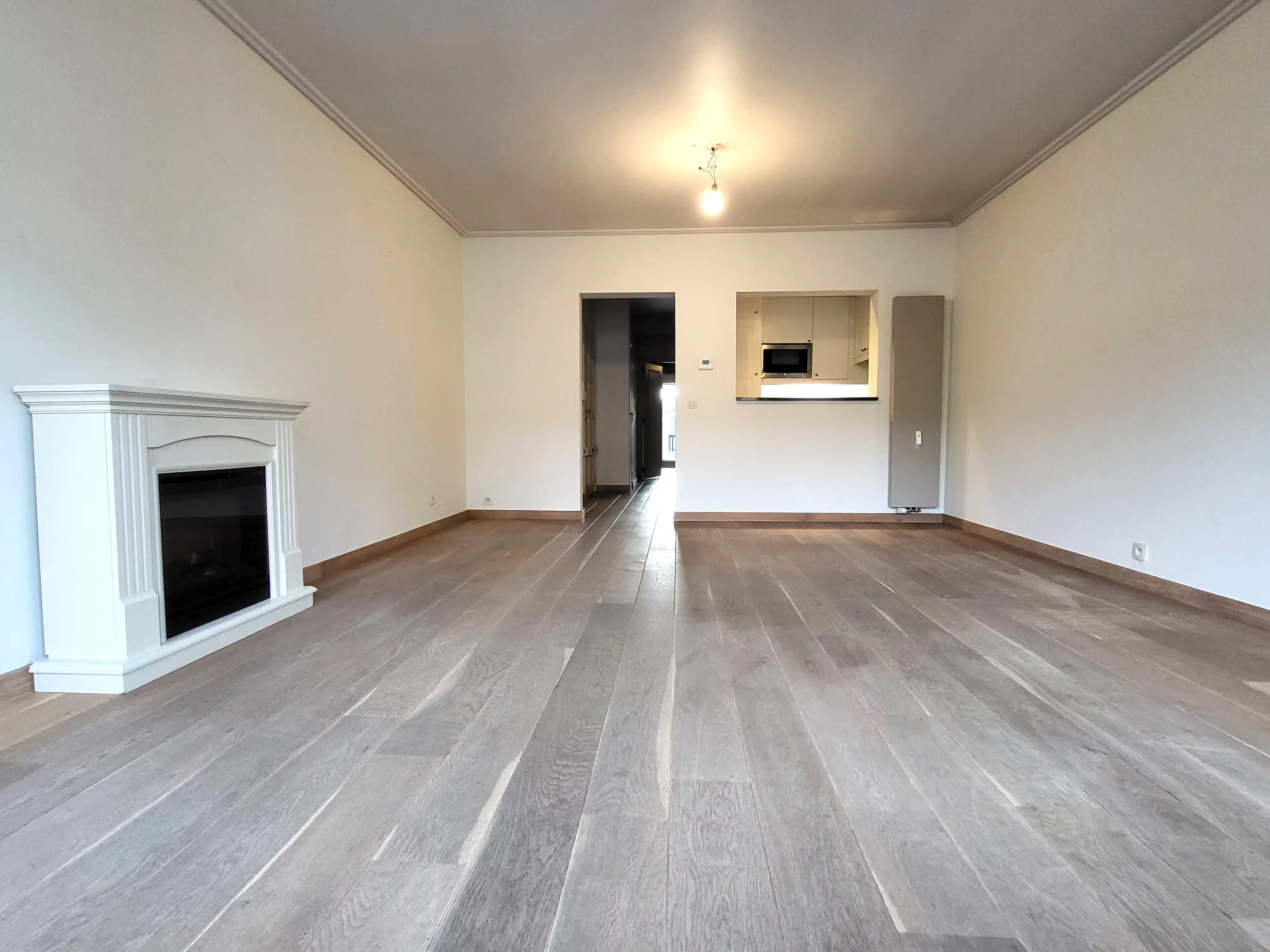 Dit prachtig gerenoveerde appartement uit 2010 is gelegen in het centrum van Zottegem, op de eerste verdieping van een verzorgd gebouw met lift.  foto 8