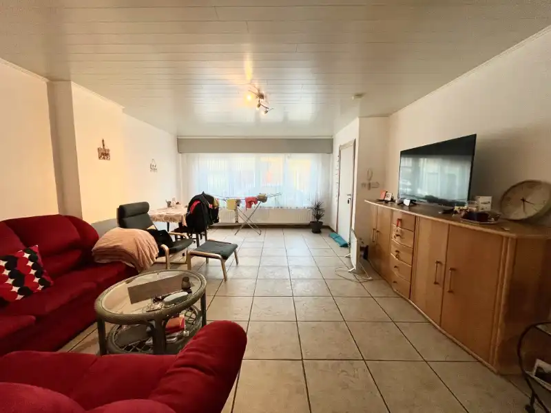 GELIJKVLOERSAPPARTEMENT MET TWEE SLAAPKAMERS EN GARAGE foto 2