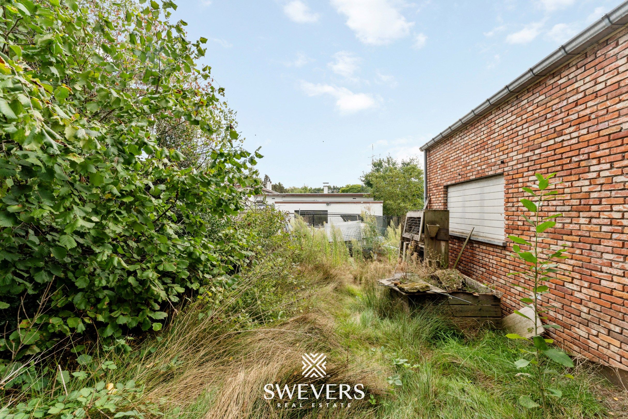 Te renoveren woning met 3 slaapkamers en hangar  foto 31