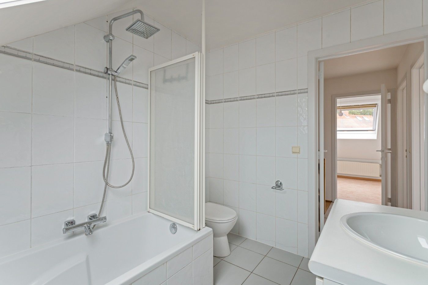 Ruime, instapklare woning met 3 à 4 slpk., inpandige garage en tuin foto 16