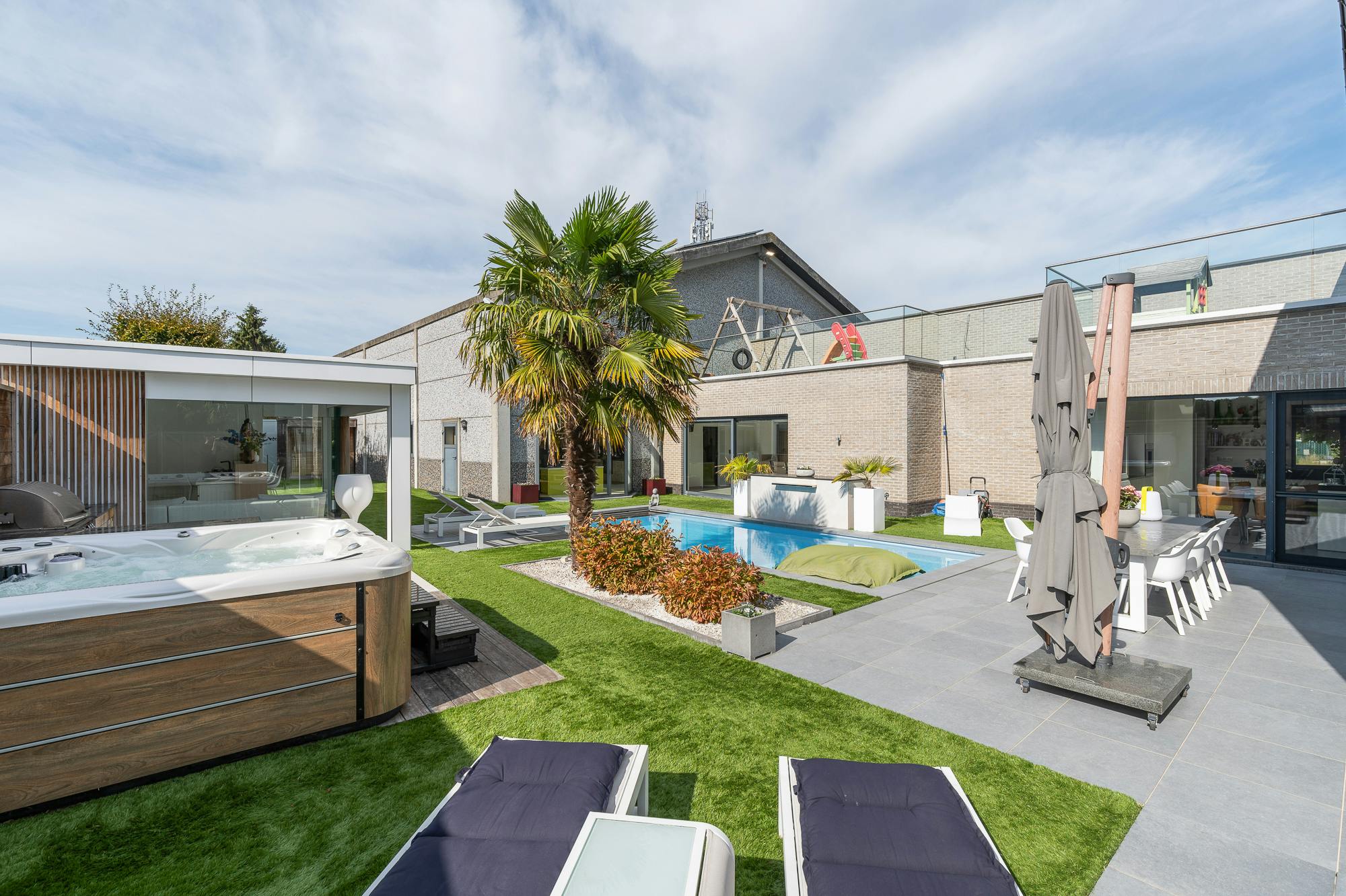 Luxe villa met exclusieve tuin en magazijn in KMO-zone foto 40