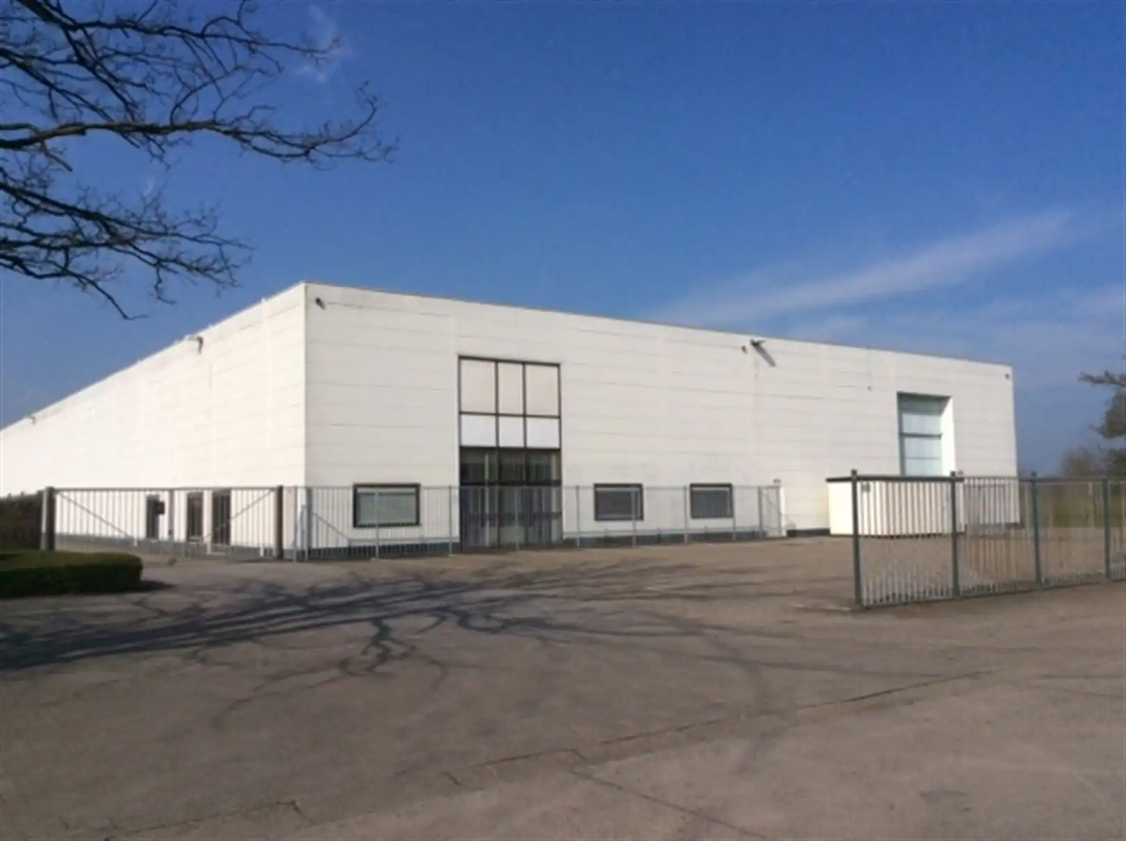 magazijnen en casco kantoor foto {{pictureIndex}}