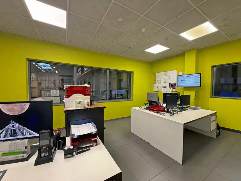 Industrieel gebouw te huur foto 11