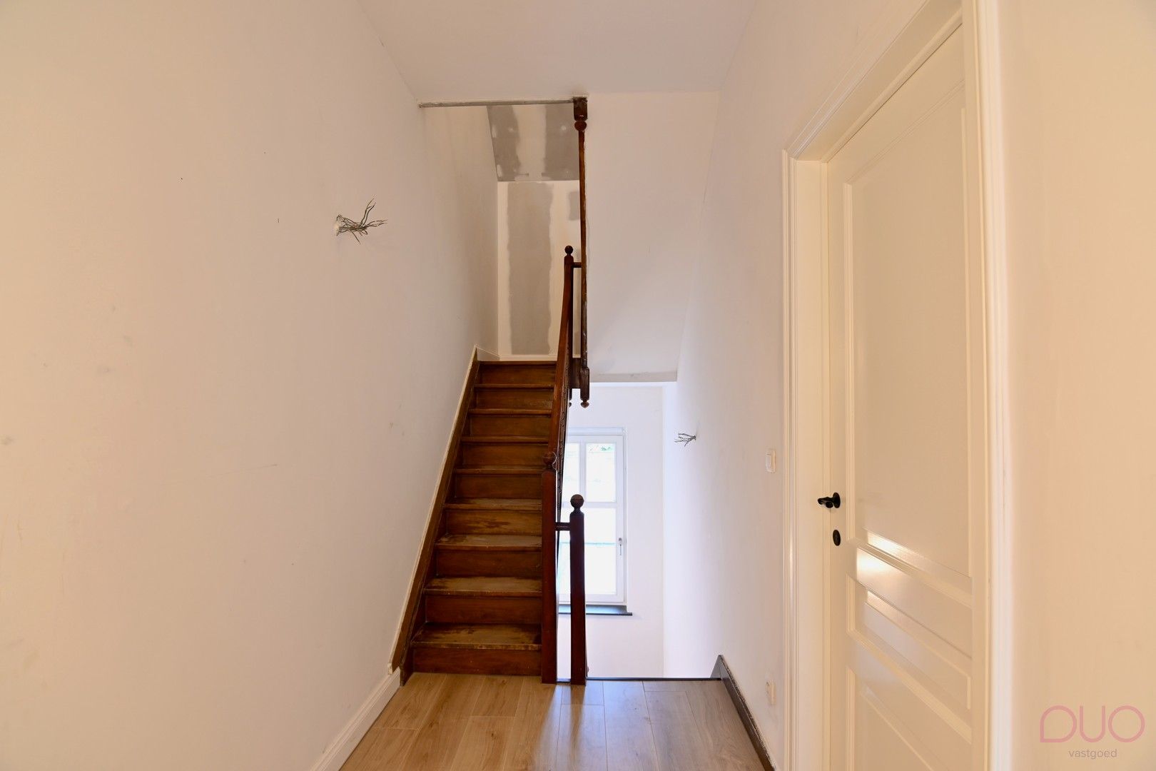 Instapklare herenwoning in het hartje van Sint-Truiden met 6 slaapkamers foto 10