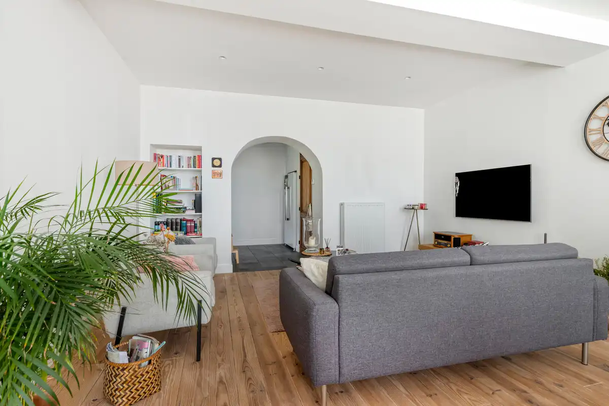 WONING MET BURELEN EN MAGAZIJN TE TONGEREN LANGS N79. foto 5