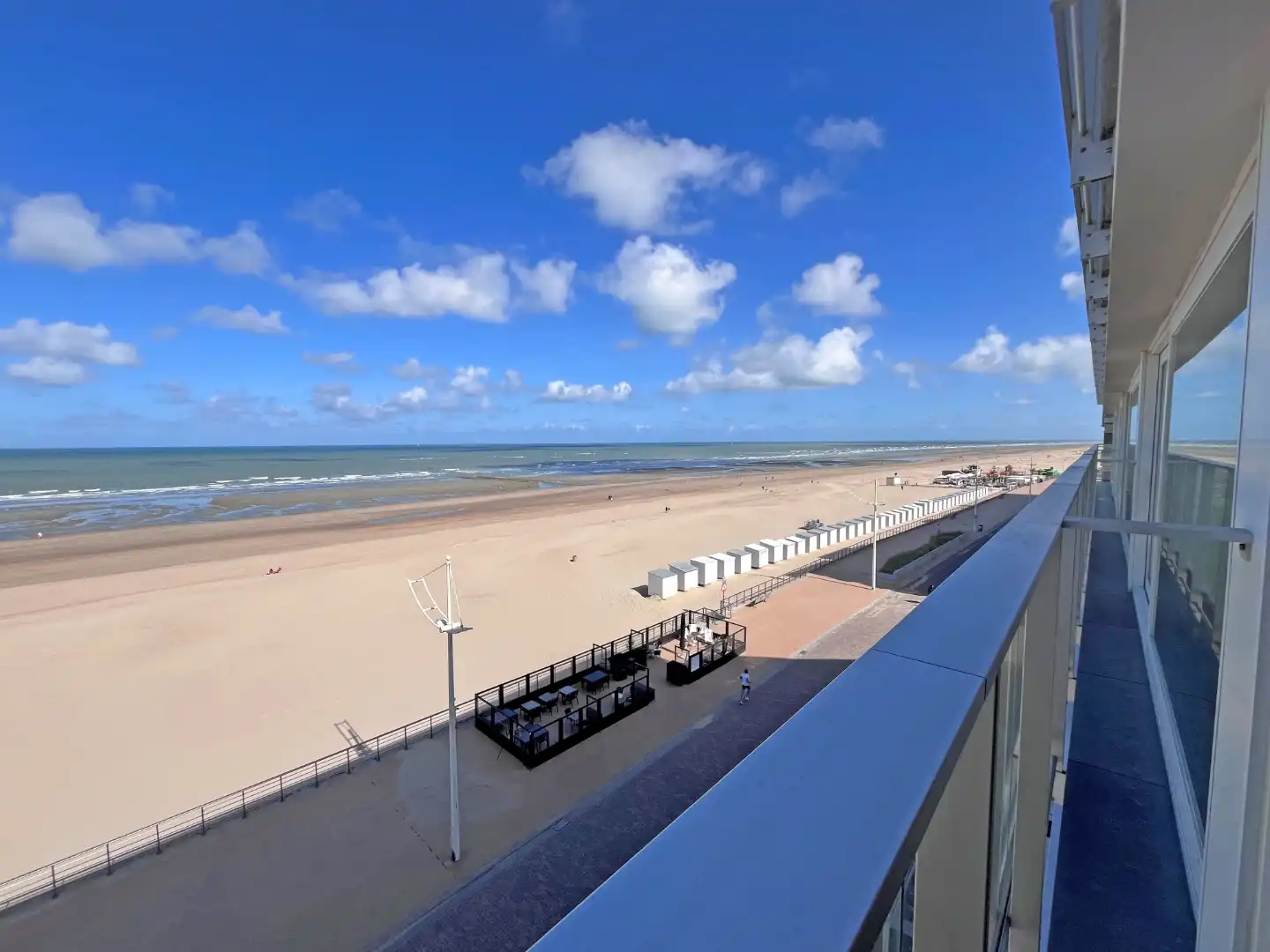 Gerenoveerd appartement met panoramisch zeezicht. foto 2