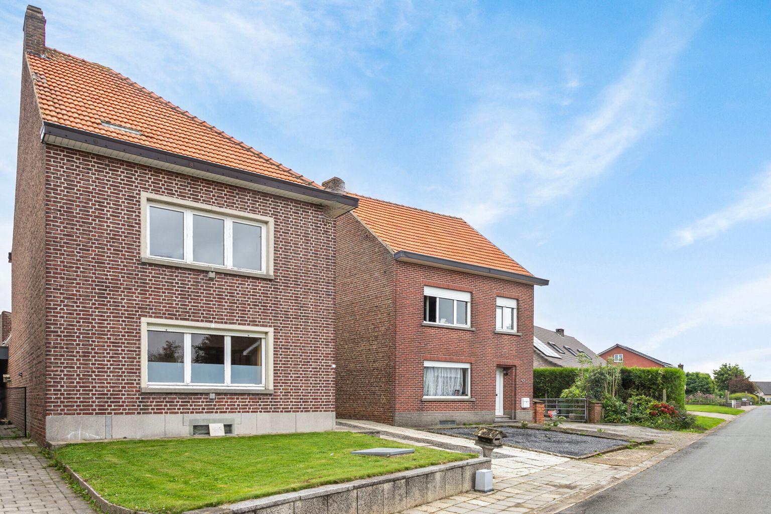 DEGELIJKE,  TE RENOVEREN WONING MET TUIN IN VERTRIJK foto 1