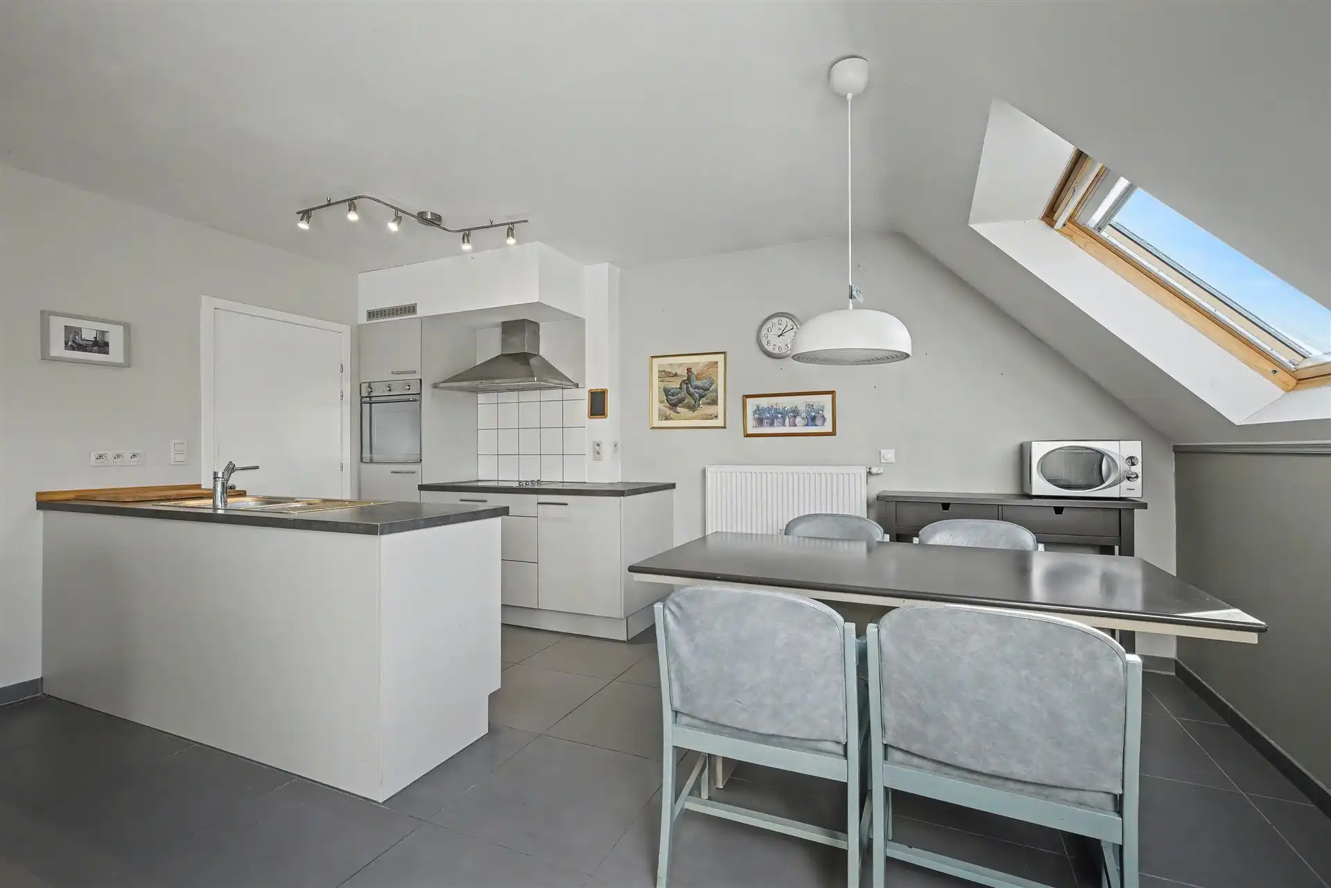 Ruim duplex appartement met 3 slaapkamers & 2 badkamers (128m²) foto 5