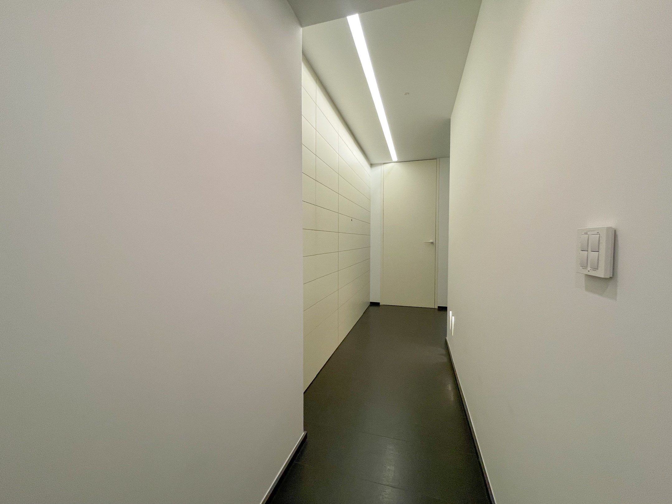 Uitzonderlijk, luxueus afgewerkt hoekappartement met frontaal zeezicht. foto 38