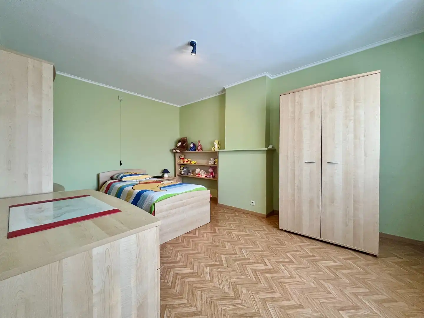 Verrassend ruime, verzorgde woning met dubbele garage en zonnige tuin.  foto 17