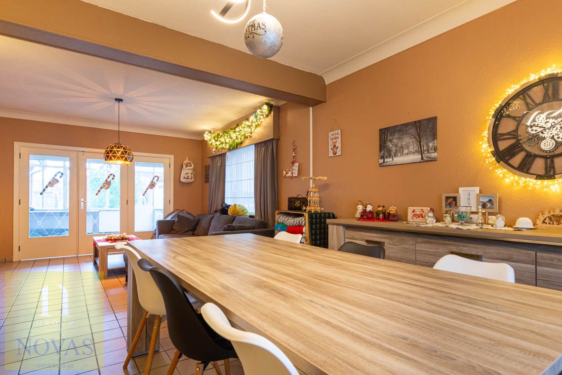 Gezellige woning met 3 slaapkamers, fijne woonkamer en diepe tuin foto 3