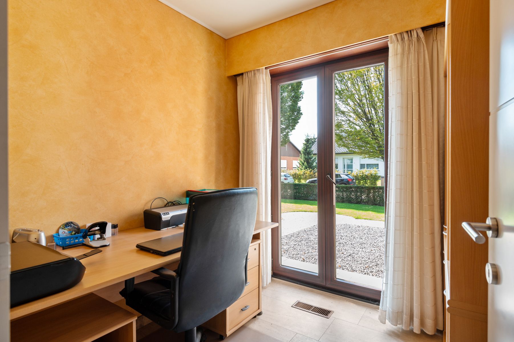 Vrijstaande, instapklare woning met verwarmd zwembad foto 10