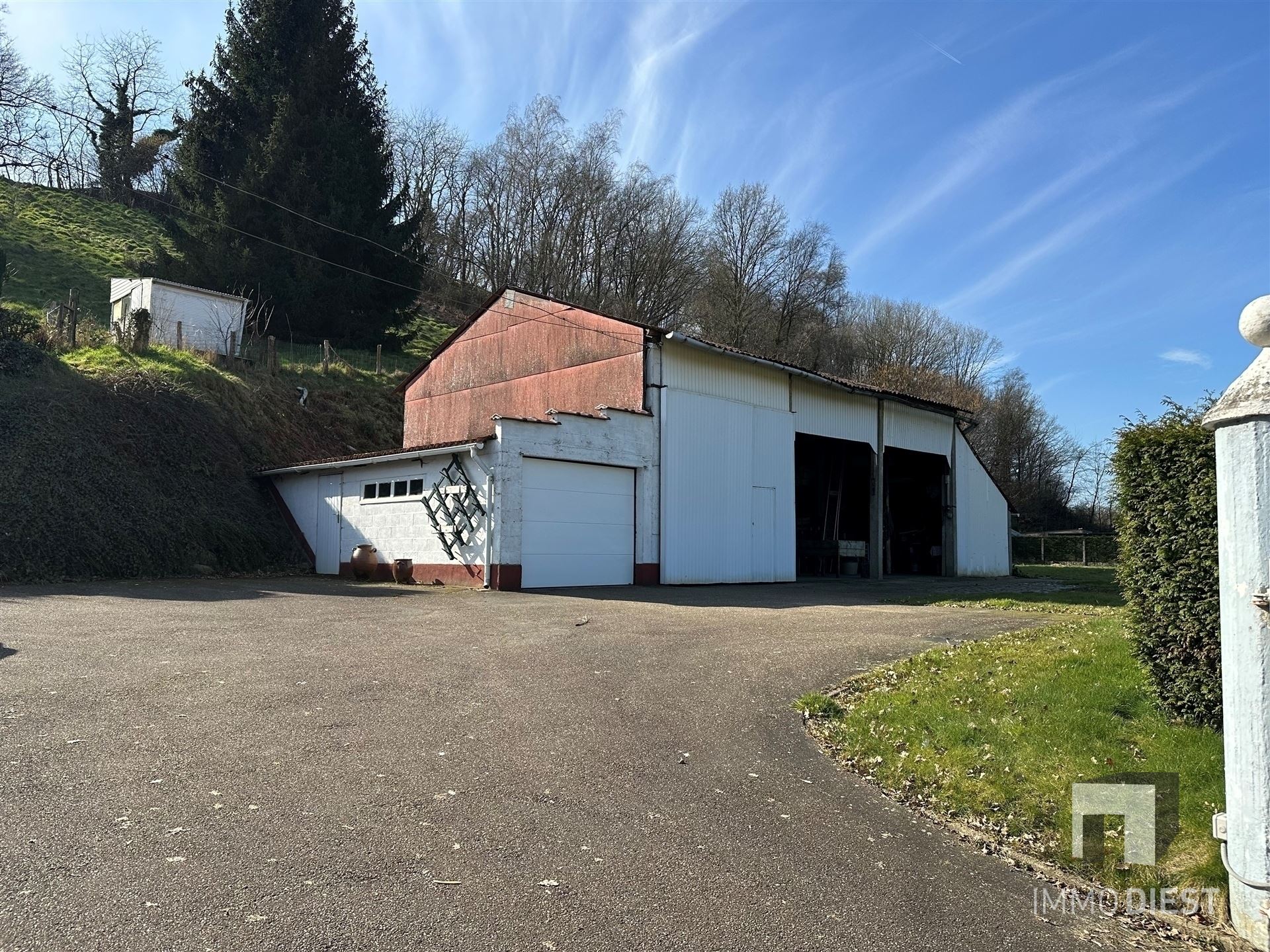 Instapklare woning met grote garage en stalling foto 42