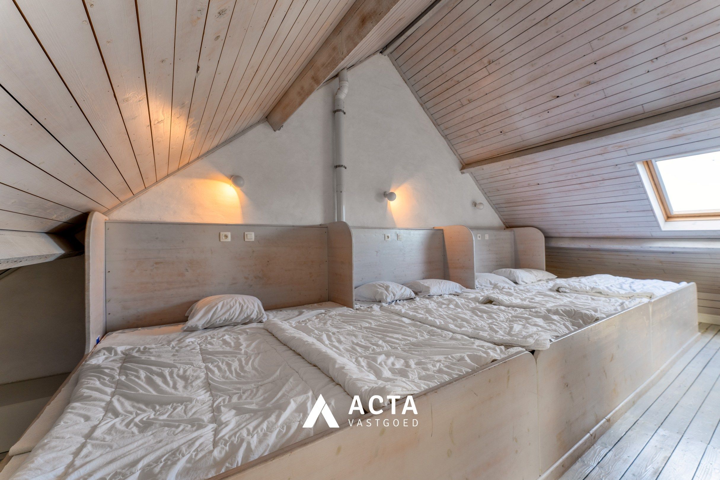 Gerenoveerde herenwoning met vijf slaapkamers in het centrum van Oostende foto 23