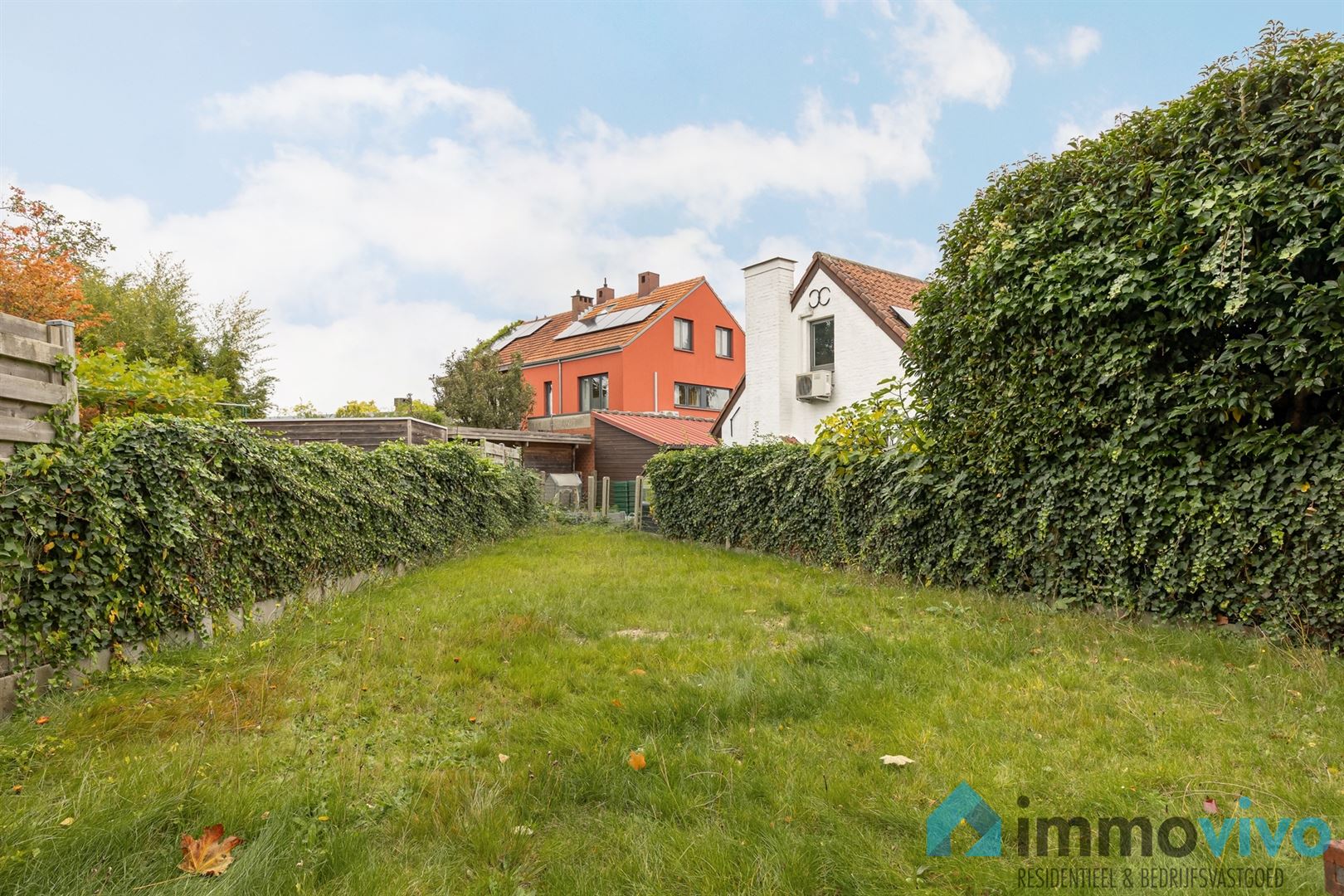 Half open woning met drie slaapkamers en tuin foto 3