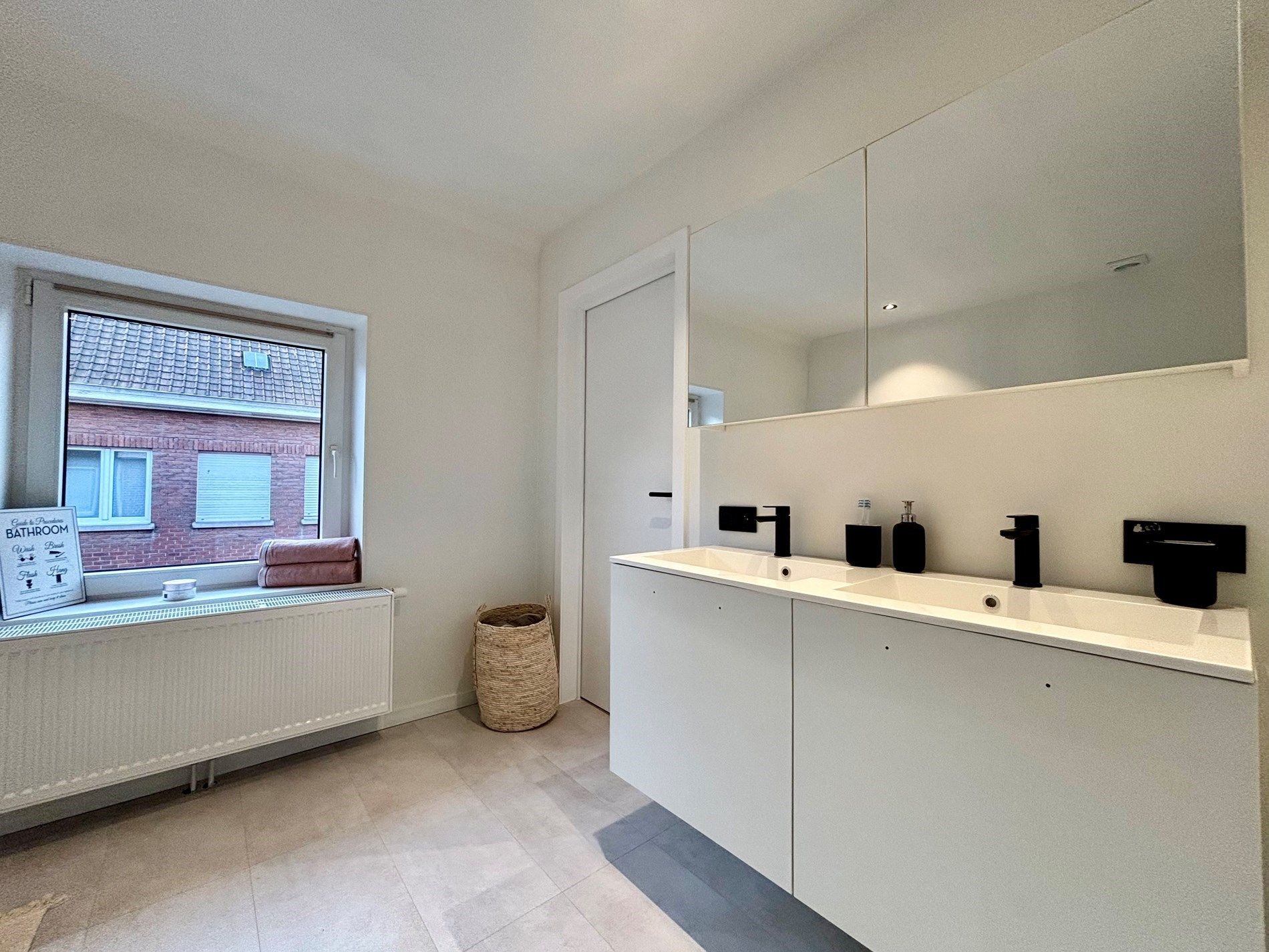 Instapklare, knap gerenoveerde rijwoning op wandelafstand van het centrum van Kuurne. foto 18