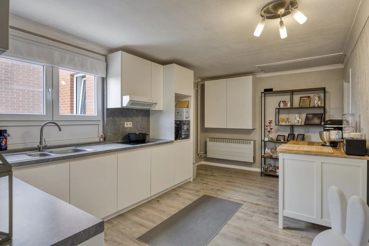 ZEER RUIM APPARTEMENT VAN 136M² MET 3 SLPK'S IN HERK-DE-STAD foto 3