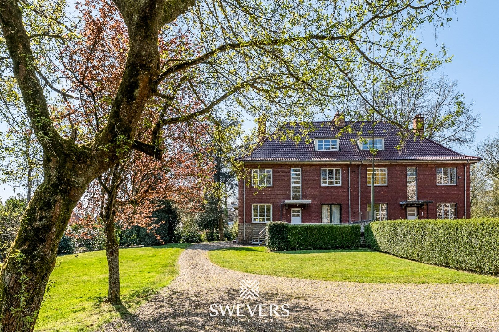 Hoofdfoto van de publicatie: Royale woning met zes slaapkamers te Heusden-Zolder