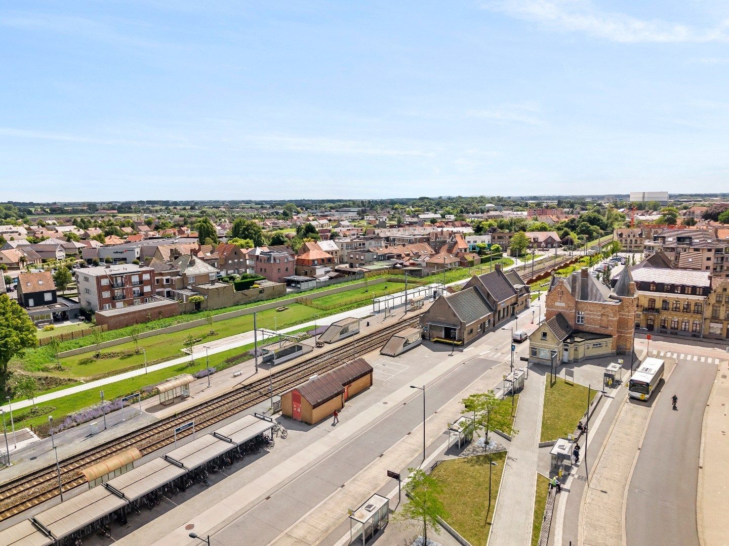 Gezellige stadswoning met 4 slaapkamers, ruime garage en koertje. foto 27