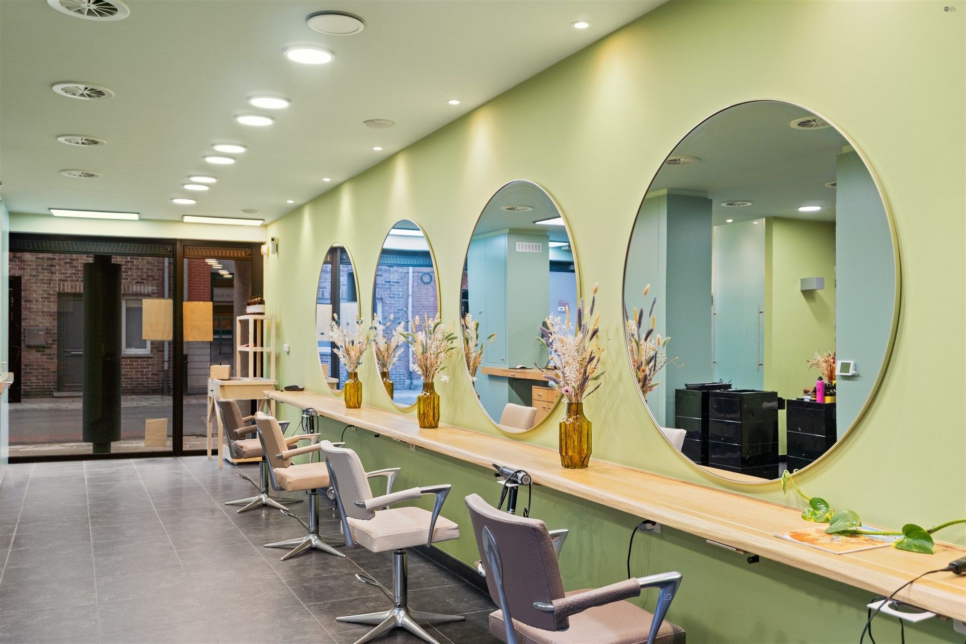 centraal gelegen winkel van 130m² foto 3