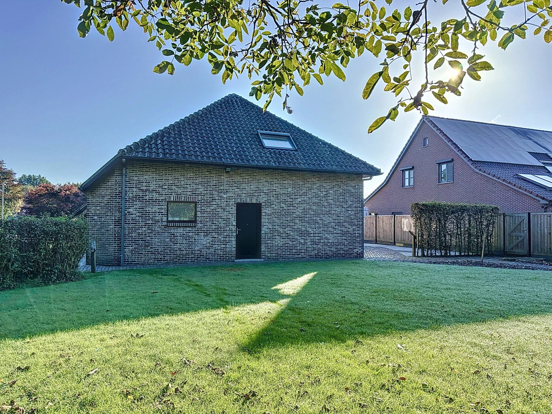 Zeer ruime A label villa met 5 slaapkamers en 2 badkamers met vergund bijgebouw van 40m² op wandelafstand van het centrum. foto 43