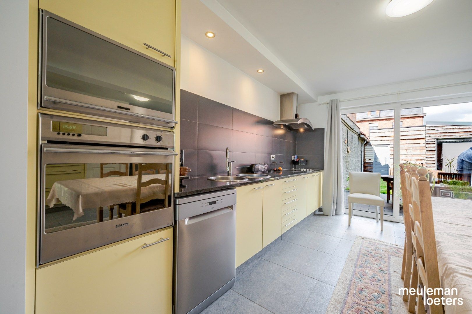 Instapklare woning met tuin en garage foto 8